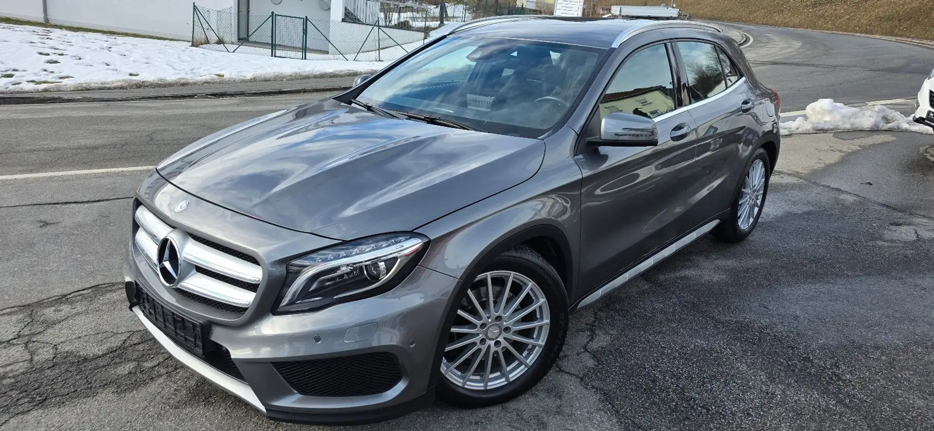 Mercedes-Benz GLA 250 4Matic, AMG, 1. Hand, Garantie !! Grau - 1