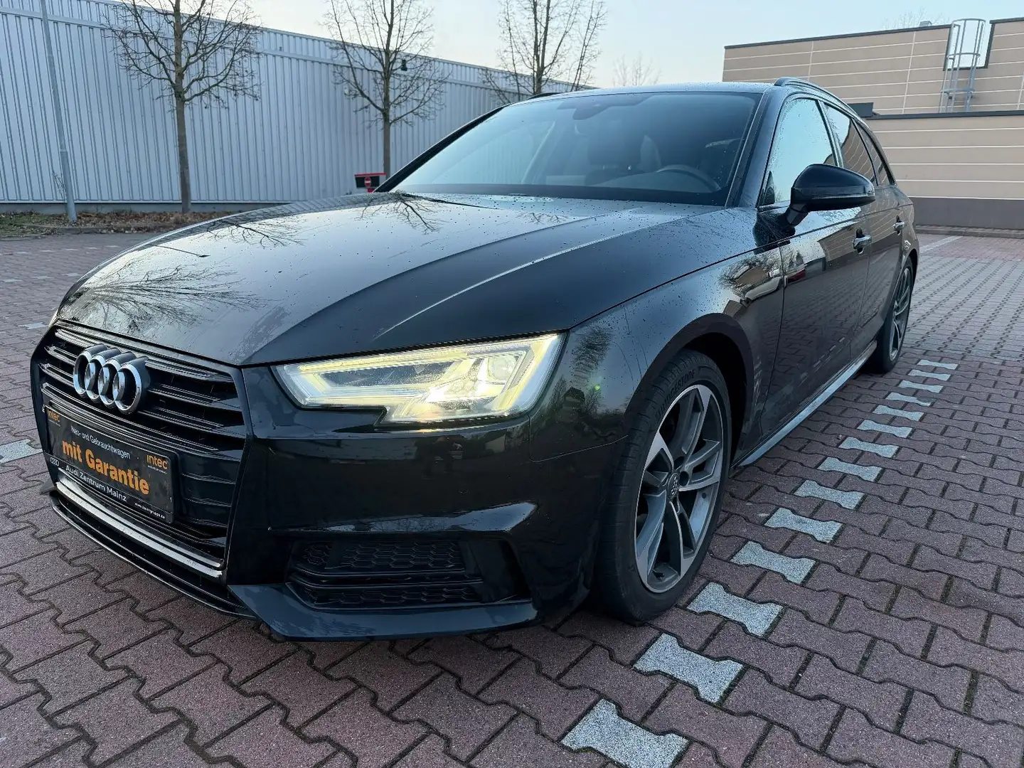 Audi A4 Avant  S line Sport / Plus Ausstattung Noir - 1