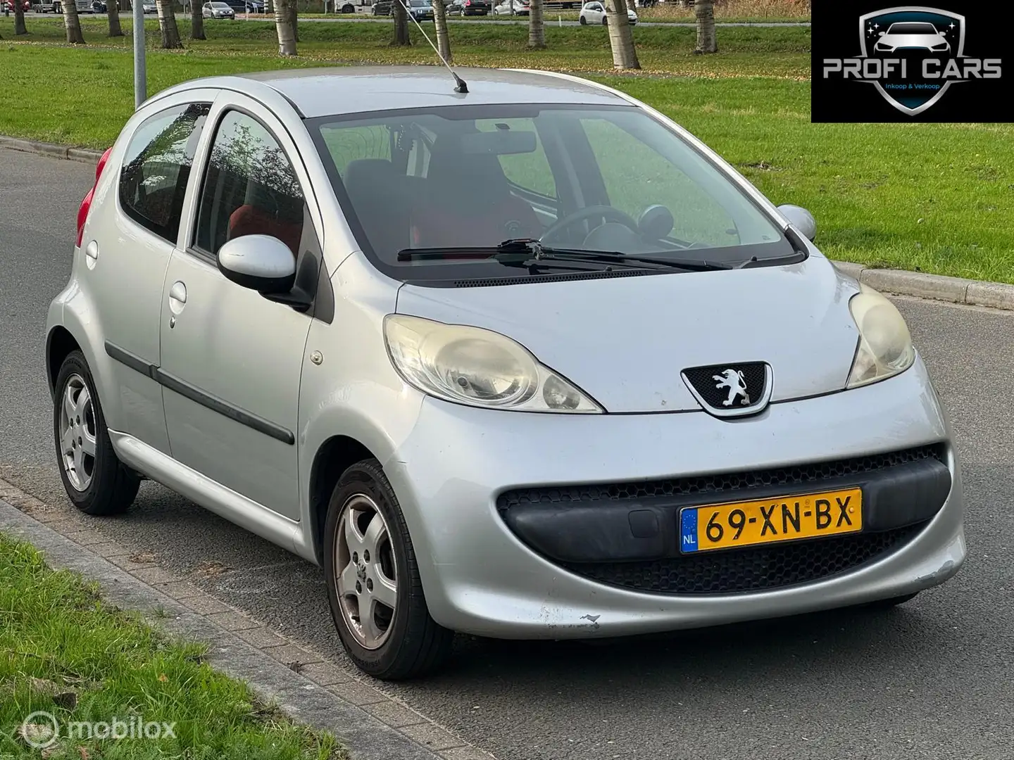 Peugeot 107 1.0-12V XS Urban Move Airco Elek.Pakket Grau - 1