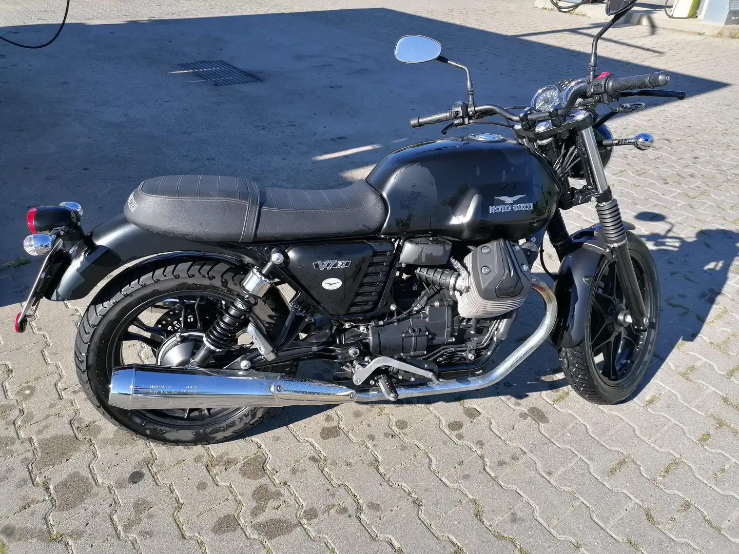 Moto Guzzi V 7 V7 II Schwarz - 2