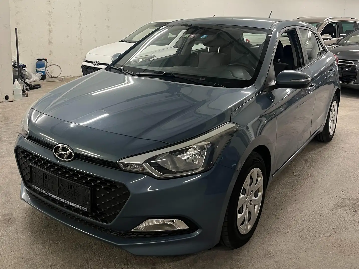 Hyundai i20 i20 1,25 Start! Grau - 1