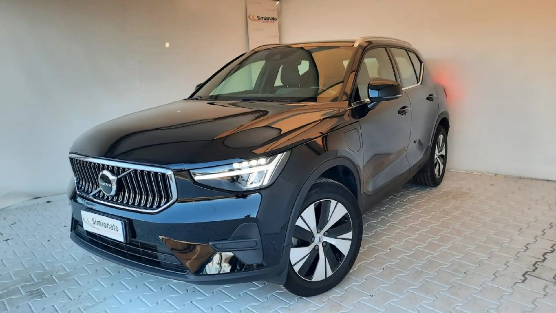 Volvo XC40 T4 Recharge Plug-in Hybrid automatico Core Noir - 1