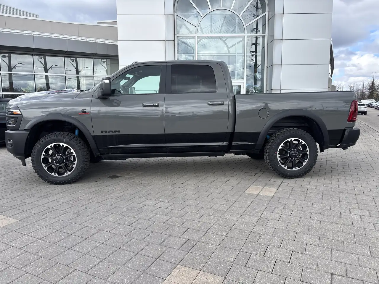 RAM 2500 снимка RAM 2500