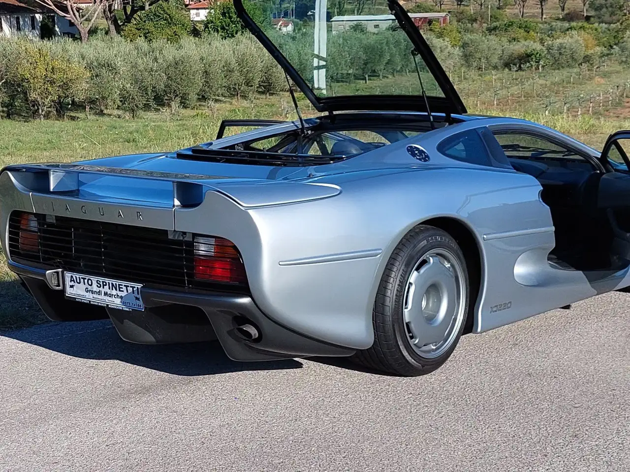 Jaguar XJ 220, foto 4