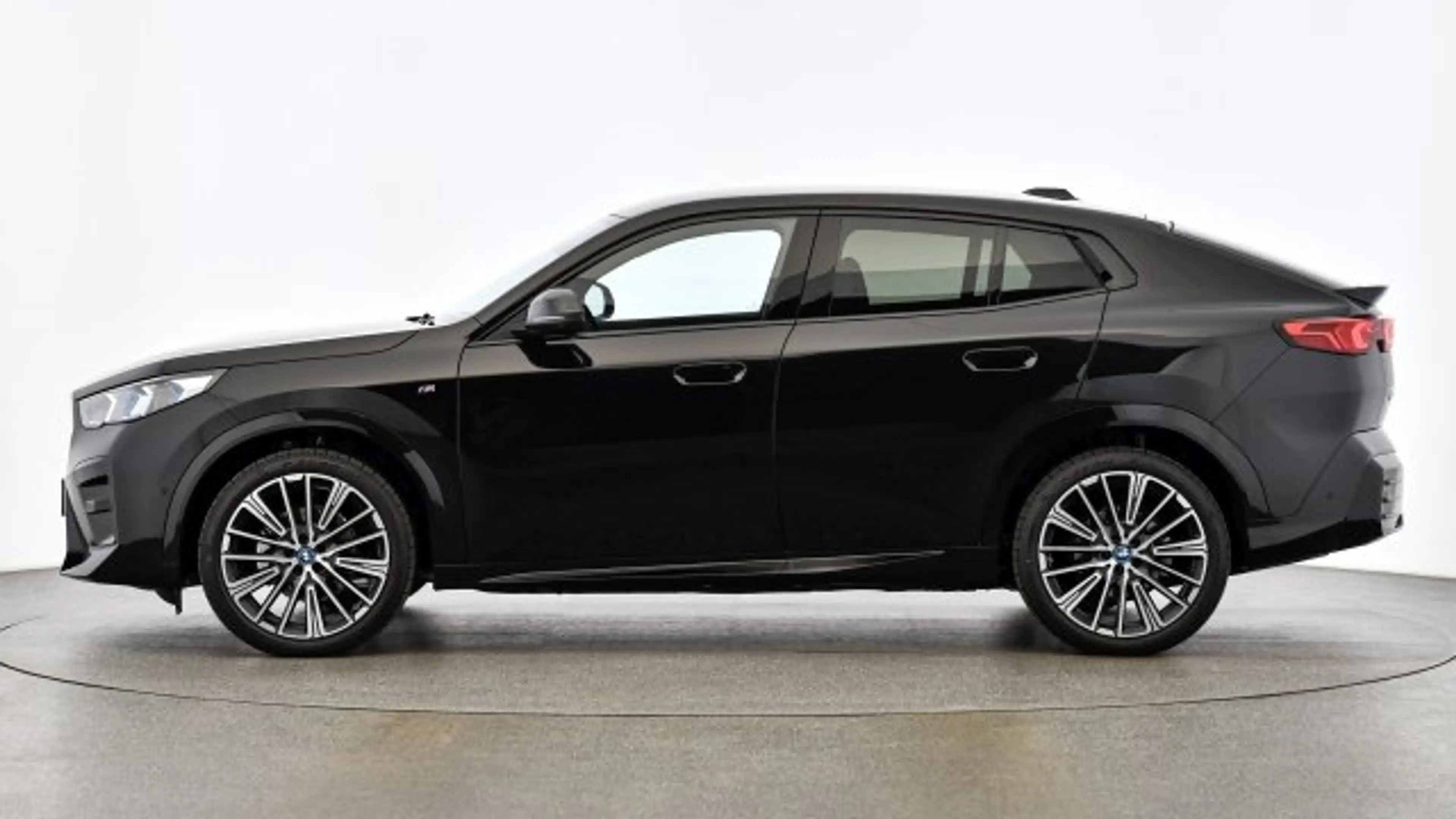 BMW iX2 eDrive20 U10 HB0 — photo 4