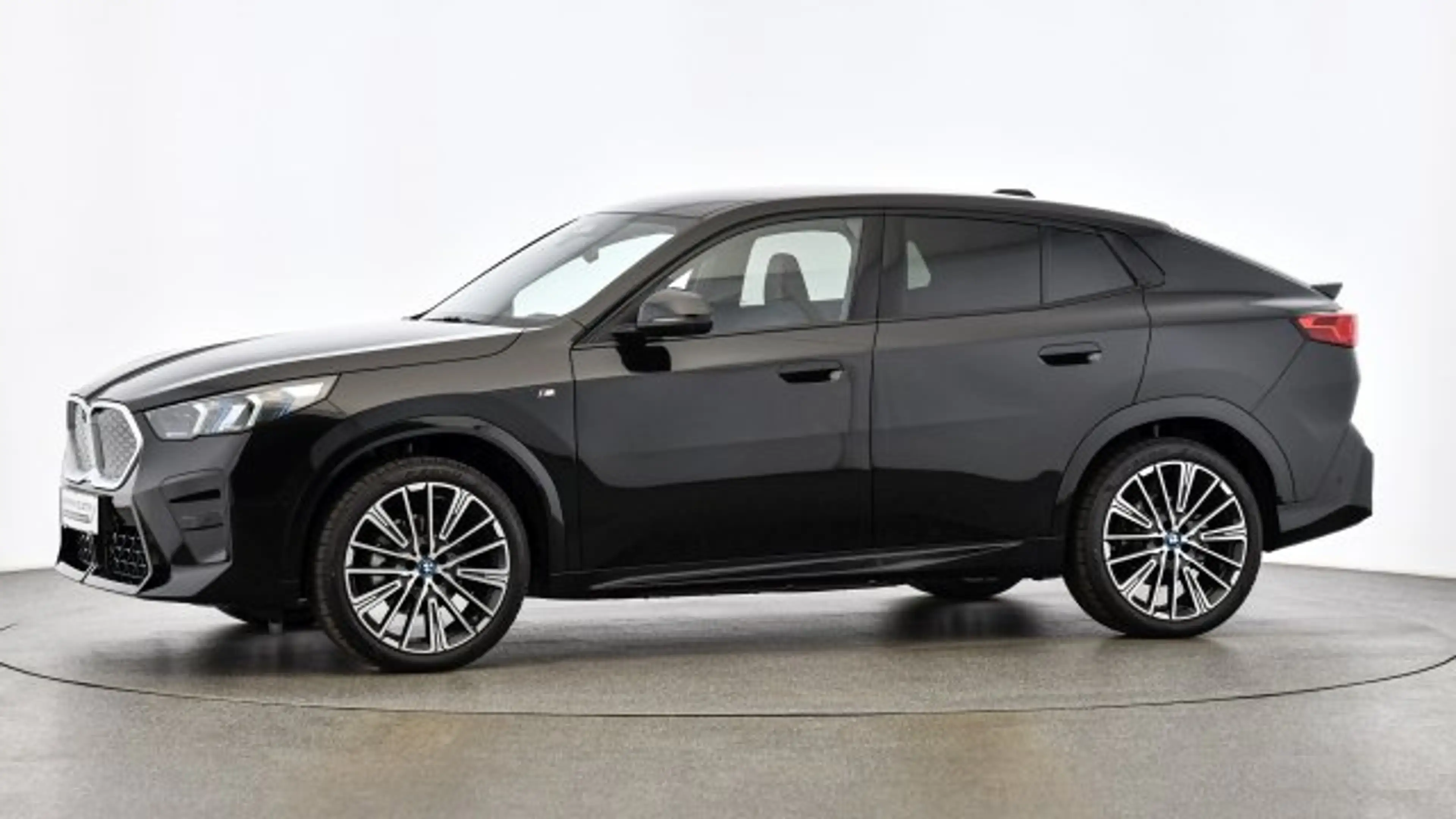 BMW iX2 eDrive20 U10 HB0 — photo 3