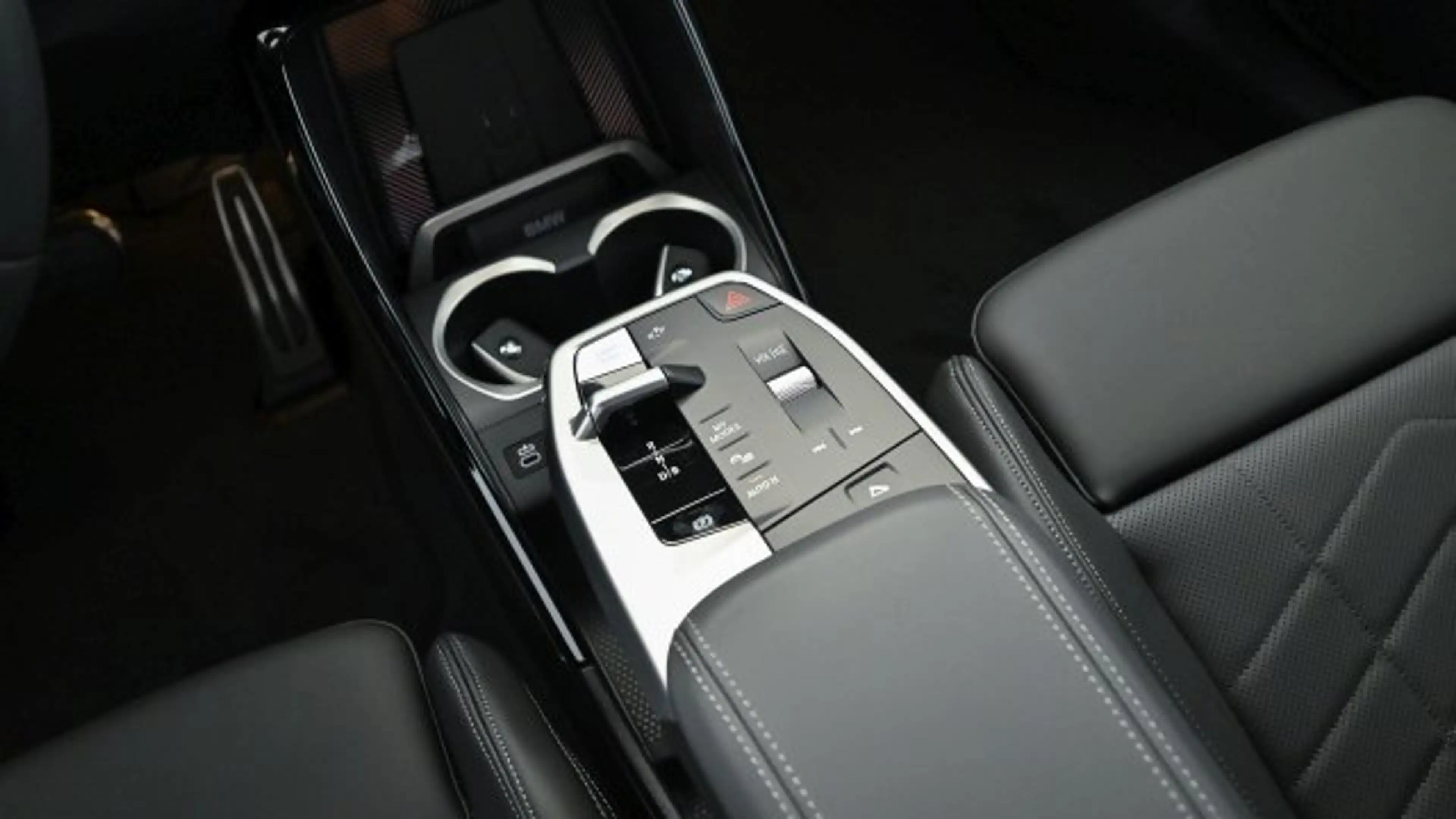 BMW iX2 eDrive20 U10 HB0 — photo 15