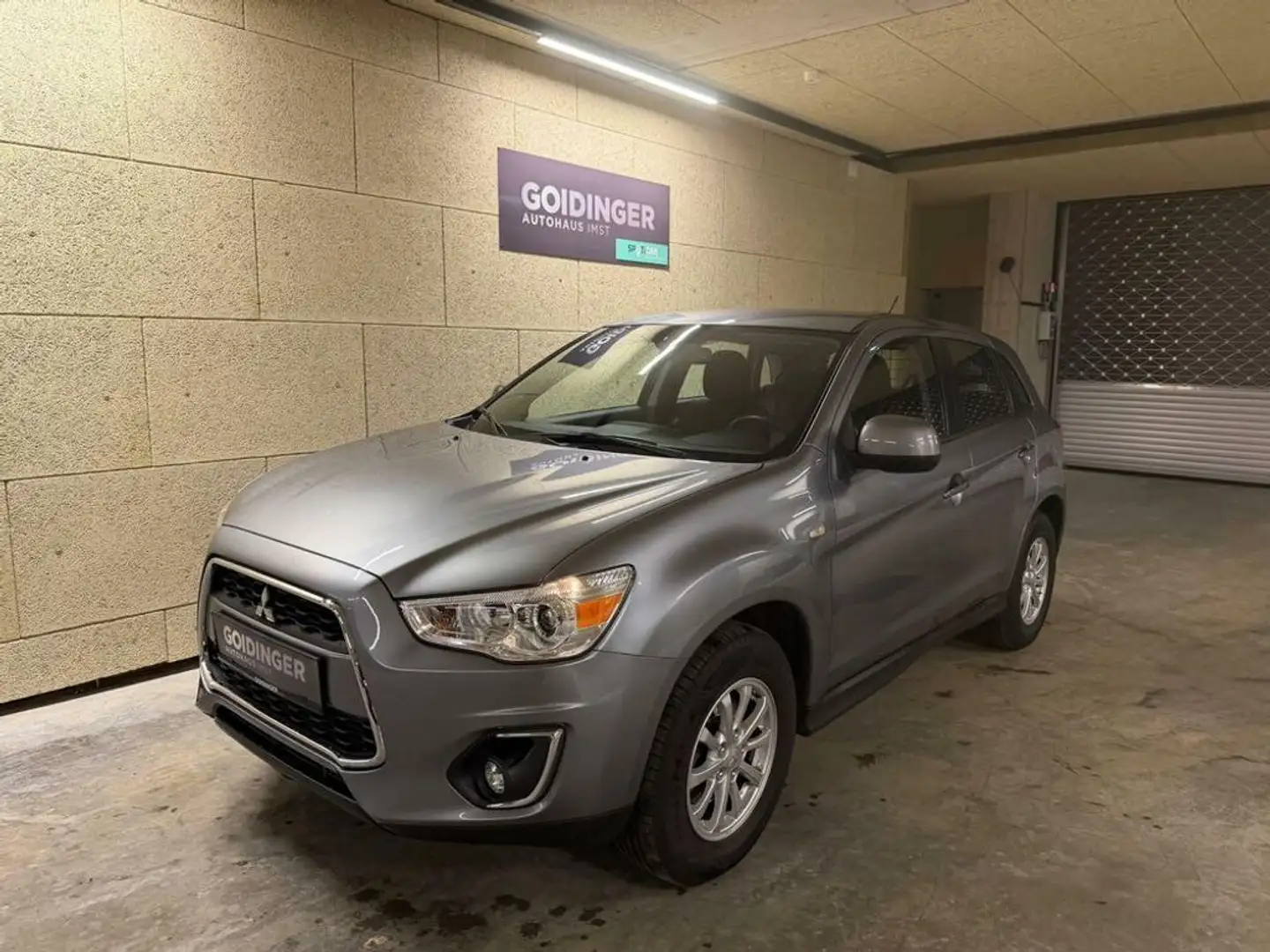 Mitsubishi ASX ASX 1,6 DI-D 4WD Invite ''SCHECKHEFTGEPFLEGT'' Grau - 1