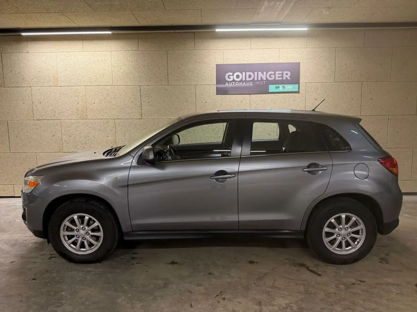 Mitsubishi ASX ASX 1,6 DI-D 4WD Invite ''SCHECKHEFTGEPFLEGT'' Grau - 2