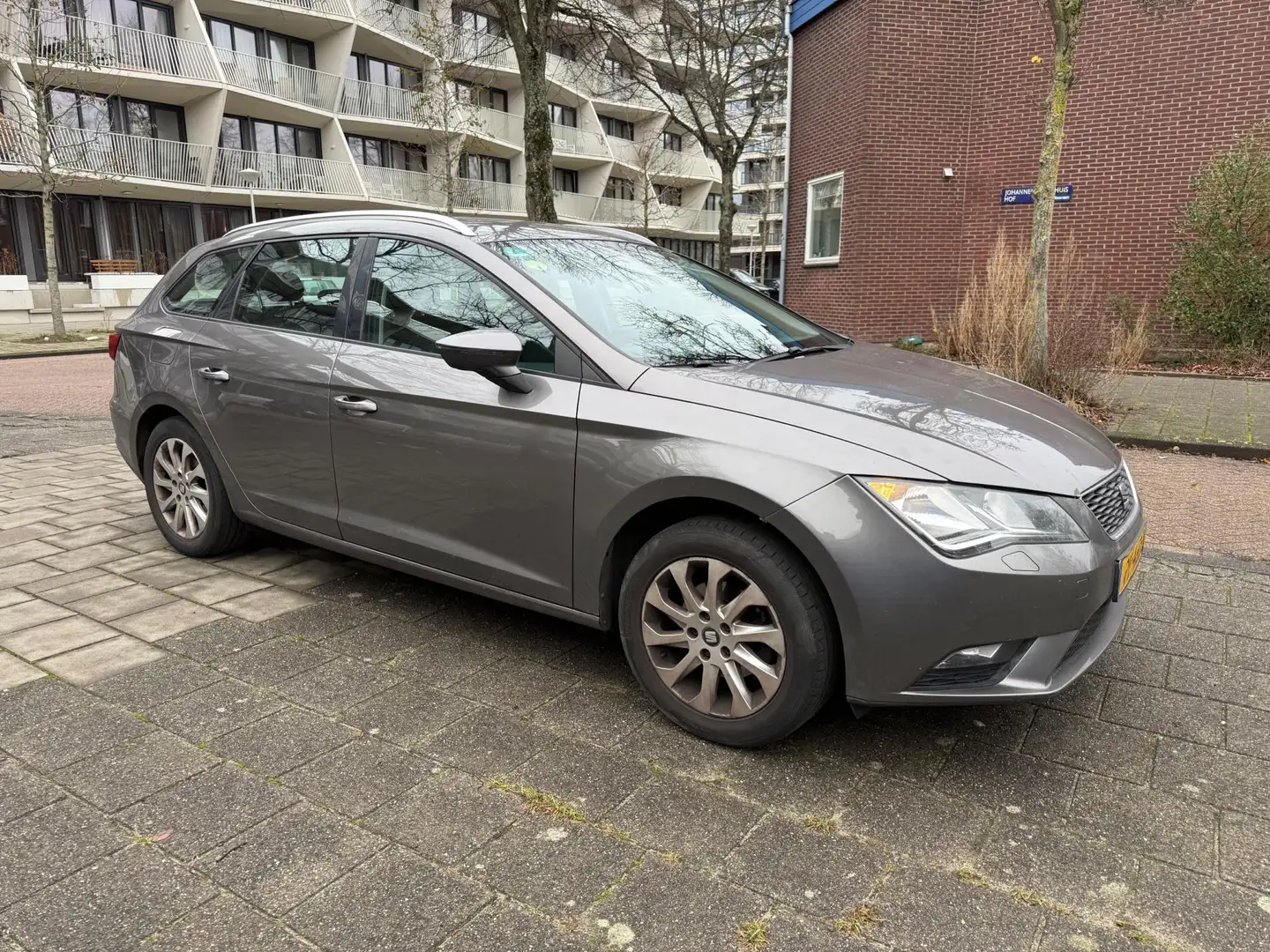 SEAT Leon ST 1.6 TDI Style Cruise Airco Grijs - 2