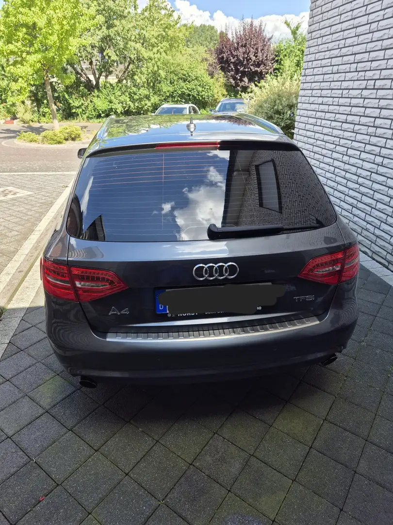 Audi A4 Ambition Grau - 1