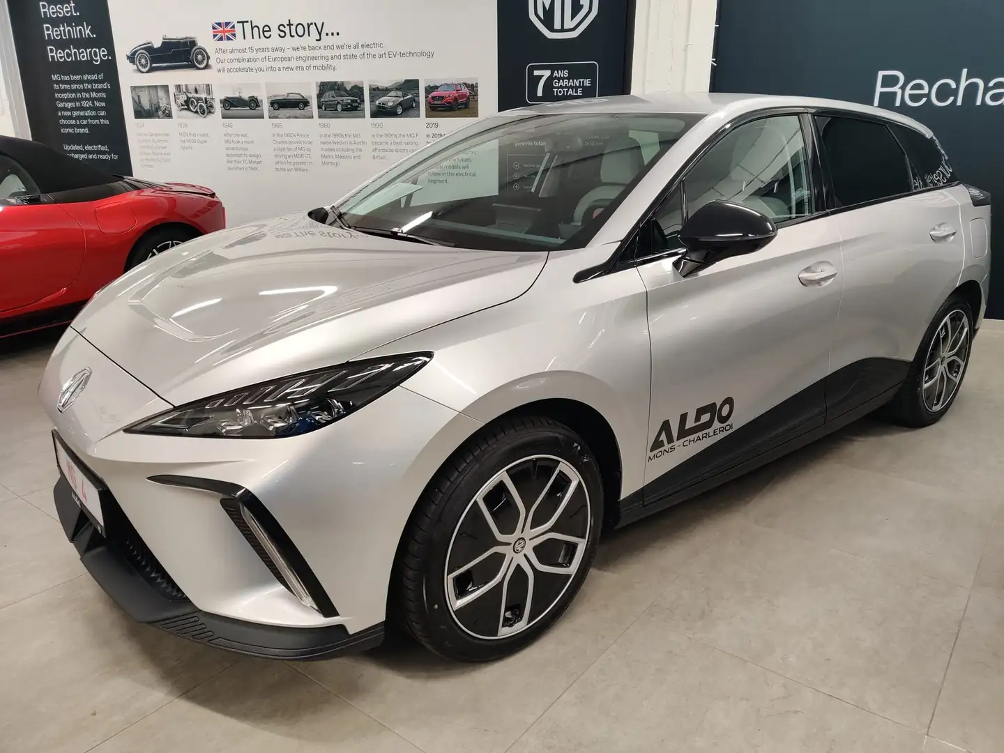 MG MG4 e-MG4 64 kWh Luxury Grau - 1