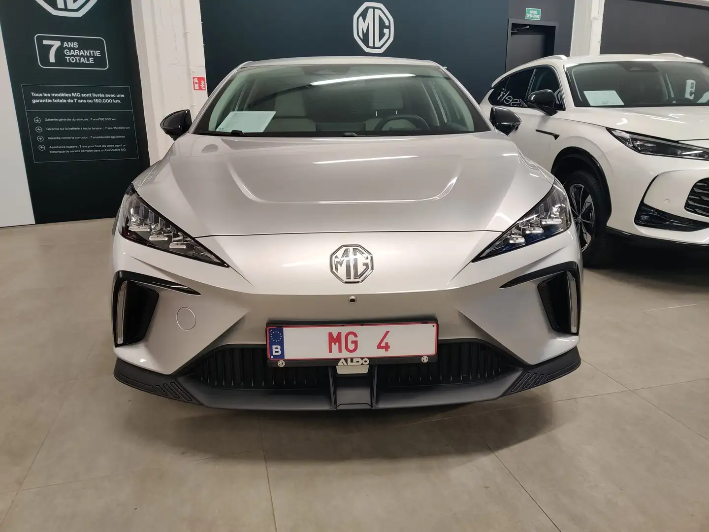 MG MG4 e-MG4 64 kWh Luxury Grau - 2