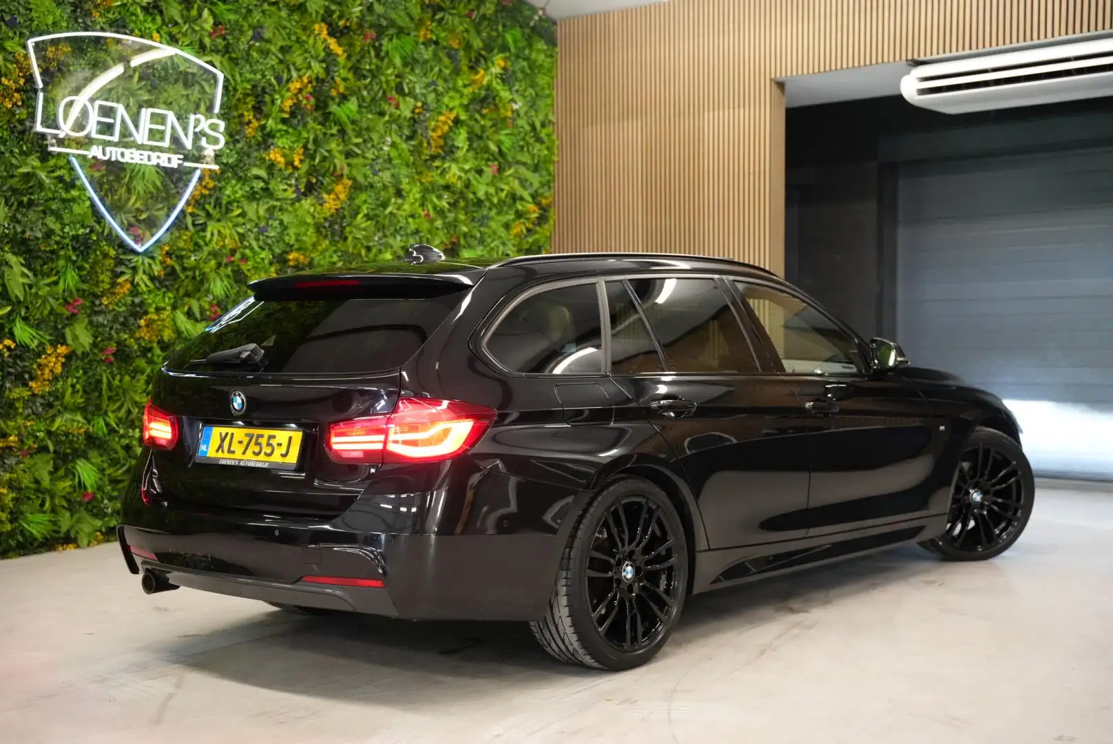 BMW 318 3-serie Touring 318i M Sport Edition / Pano / Harm Noir - 2