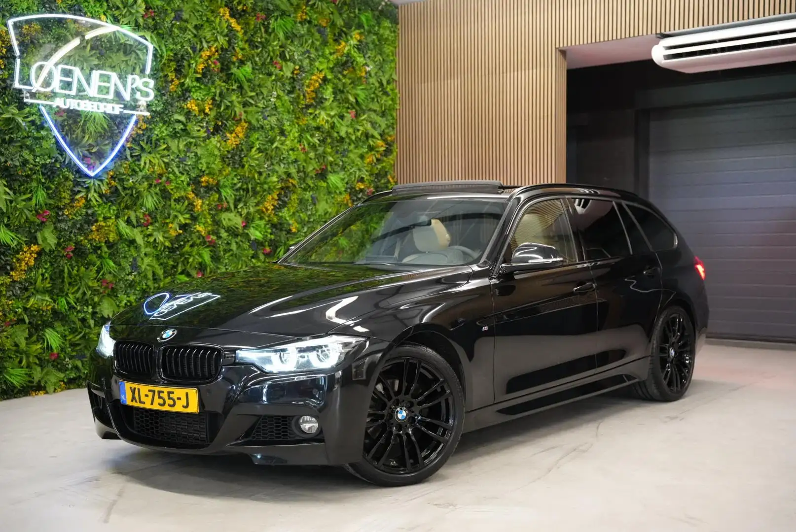 BMW 318 3-serie Touring 318i M Sport Edition / Pano / Harm Noir - 1