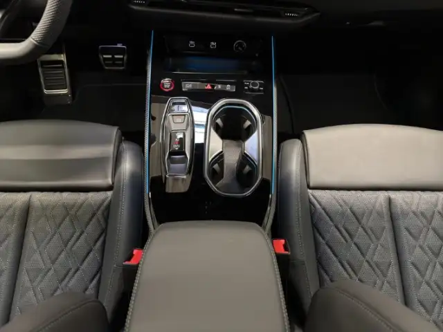 Audi A6 view 13