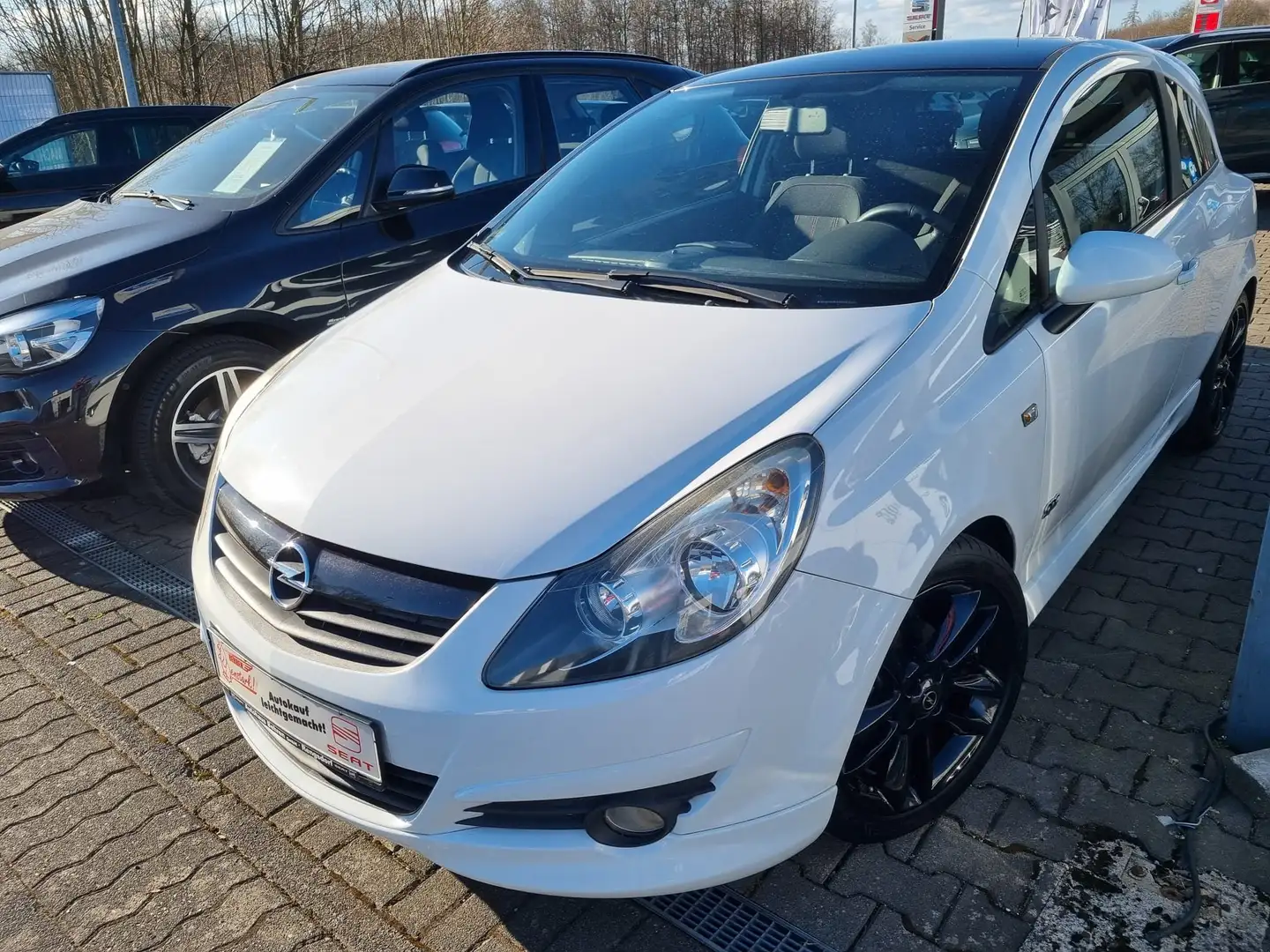 Opel Corsa Color Edition - 1