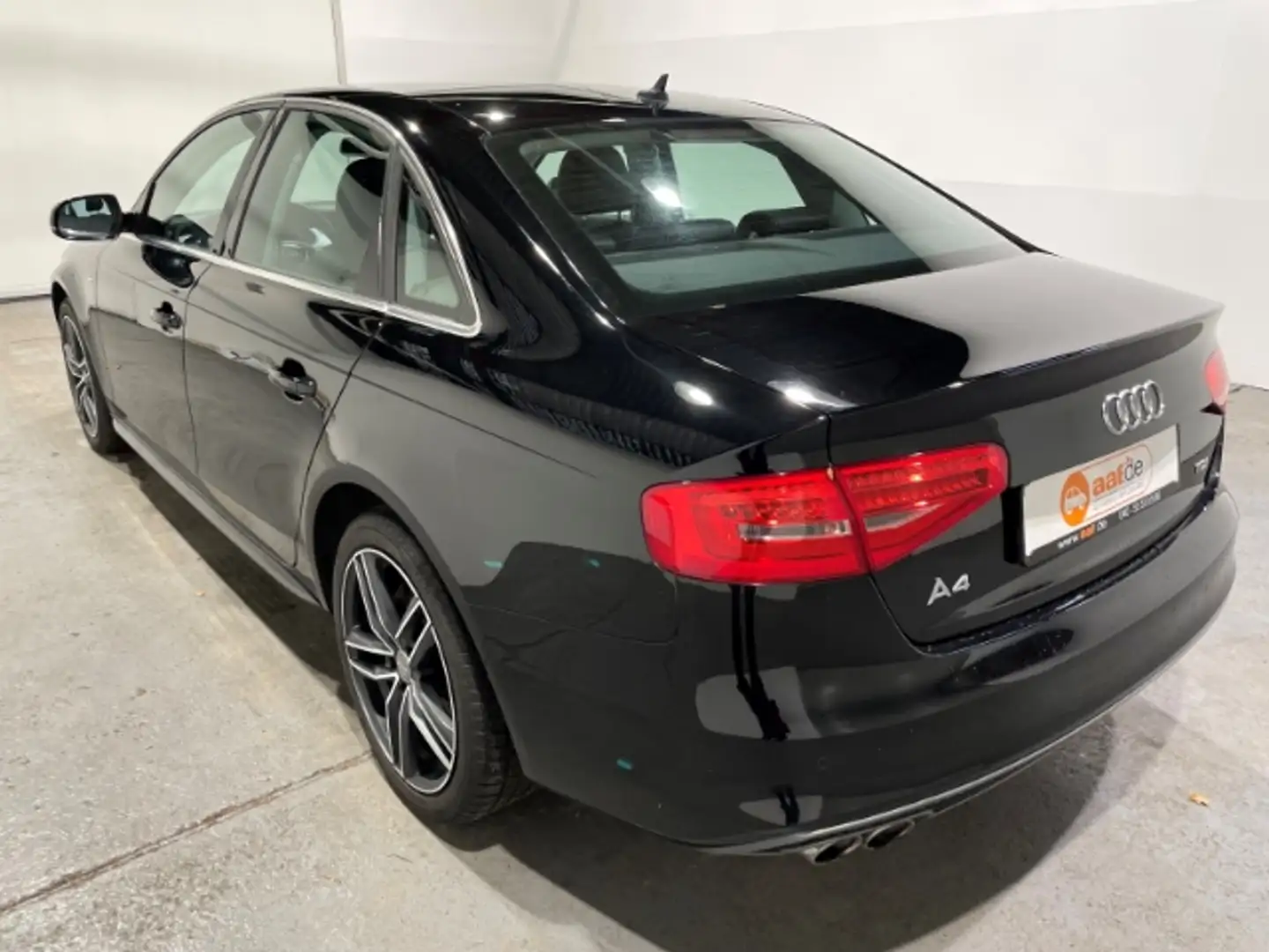 Audi A4 2.0 TDI Attraction S-Line Exterieur Automatik Black - 2