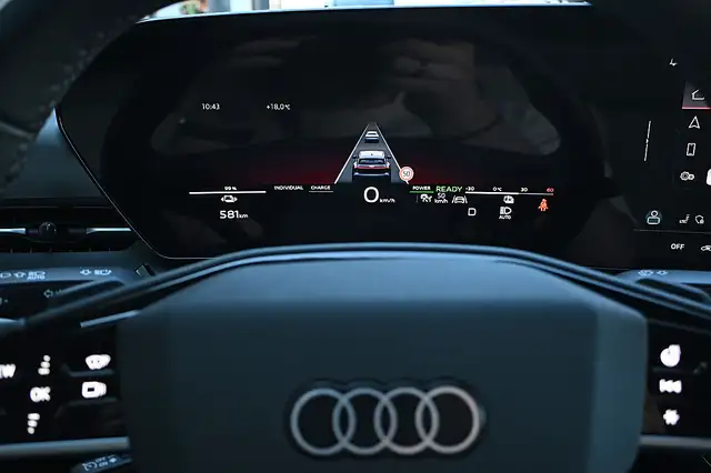 Audi Q6 e-tron quattro, Luftfederung, Head Up, Sitzlüftung, AH... Ansicht 43