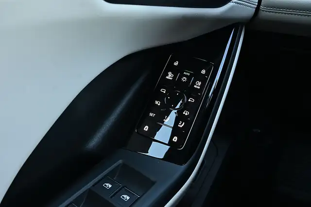 Audi Q6 e-tron quattro, Luftfederung, Head Up, Sitzlüftung, AH... Ansicht 9