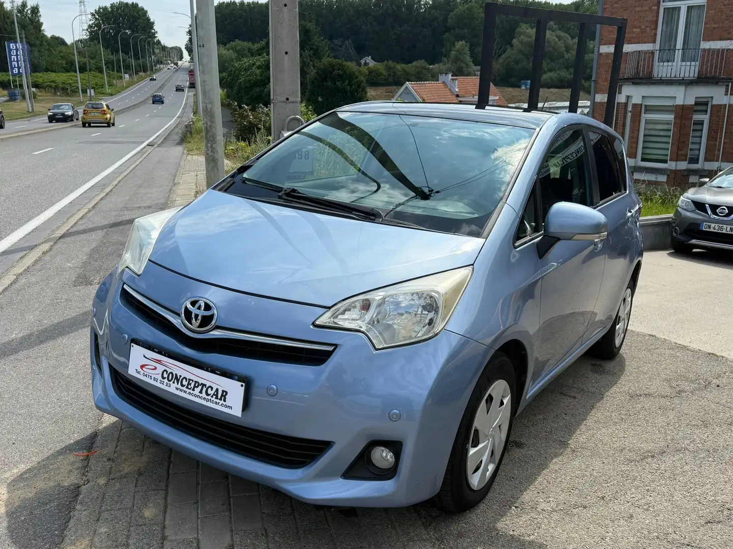 Toyota Verso-S Verso S 1.33 VVT-i Sol Multidrive Blauw - 1