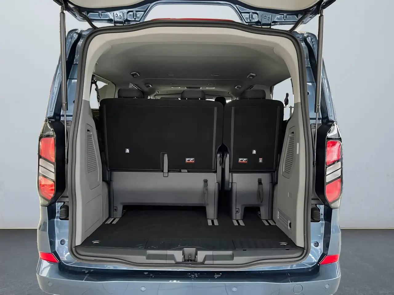 Ford Tourneo Custom Titanium 2.0 EcoBlue 320 L2 2xAGM 14