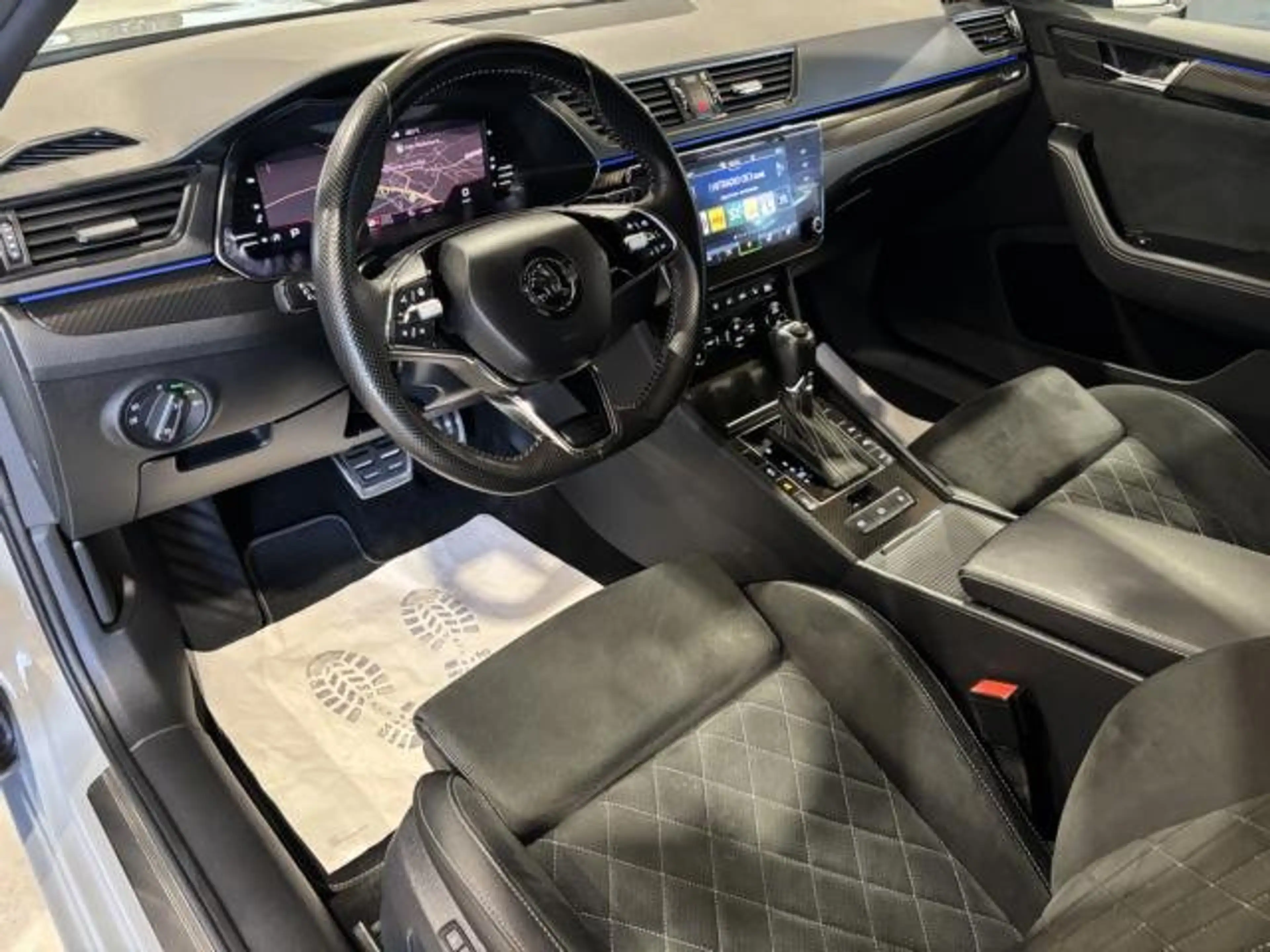 Skoda Superb SKY SPORTLINE MATRIX VIRTUAL COCKPIT 360°KAMERA — photo 11