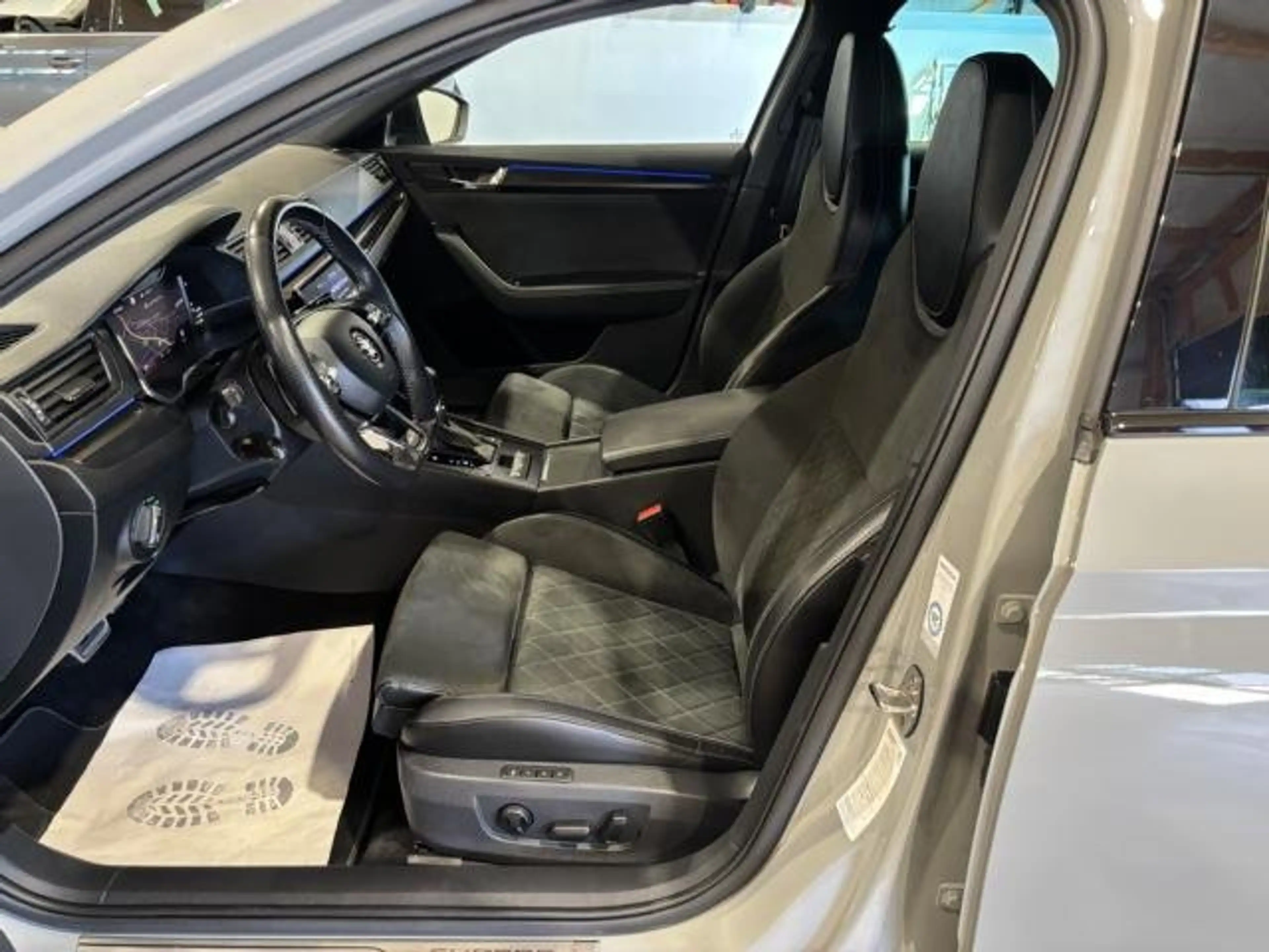Skoda Superb SKY SPORTLINE MATRIX VIRTUAL COCKPIT 360°KAMERA — photo 3