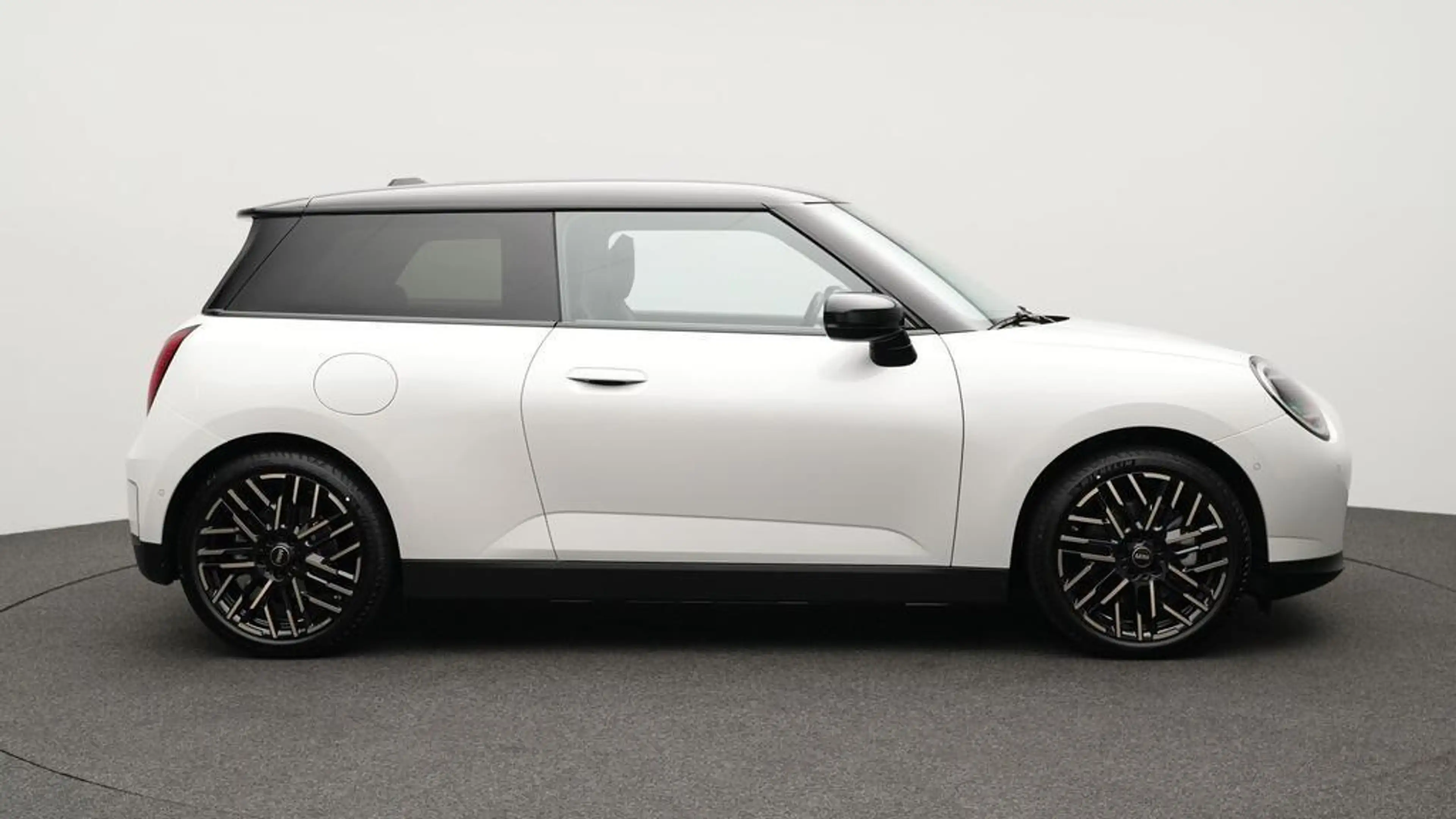 MINI Cooper E Favoured Trim — photo 2