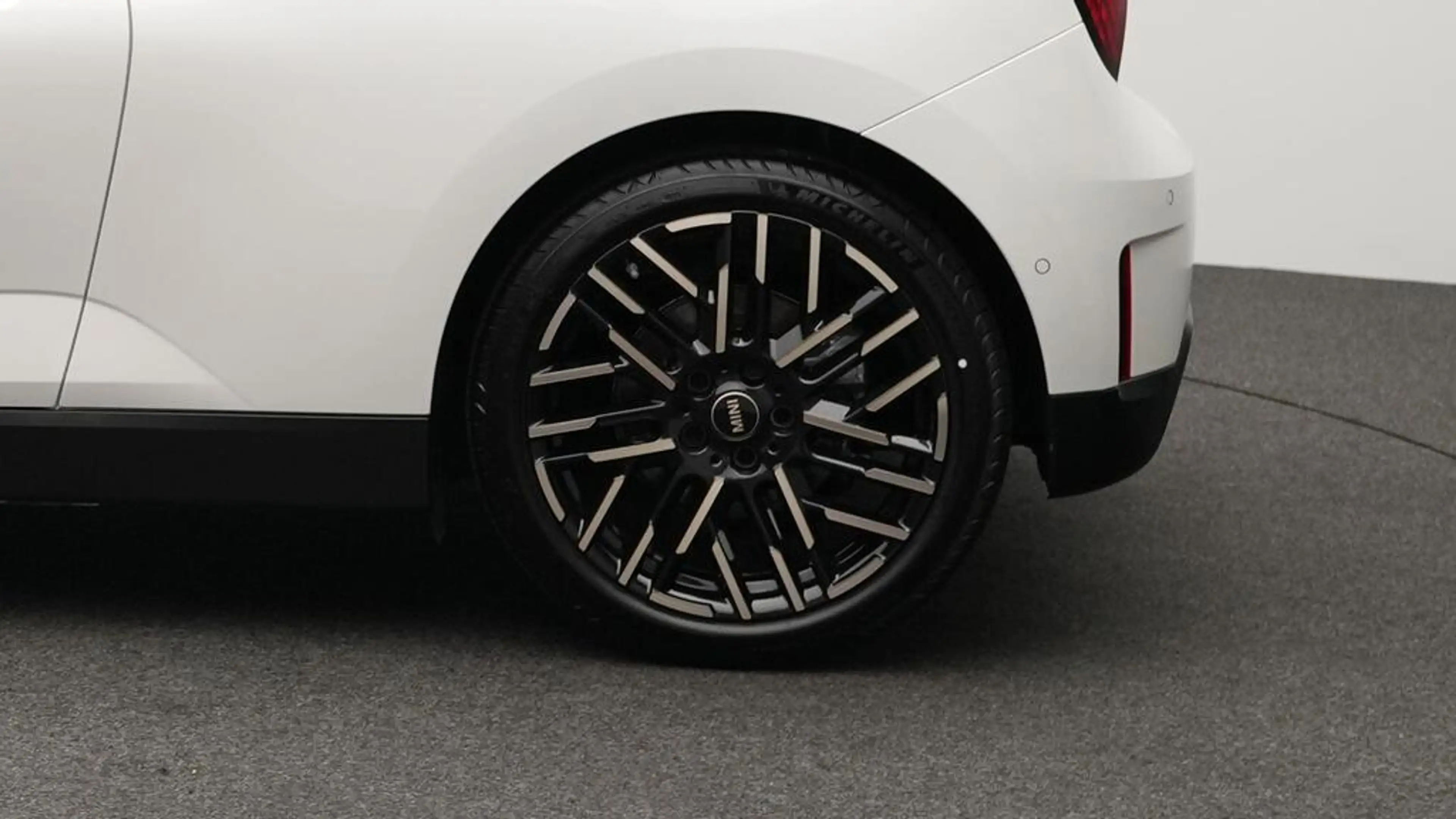 MINI Cooper E Favoured Trim — photo 11