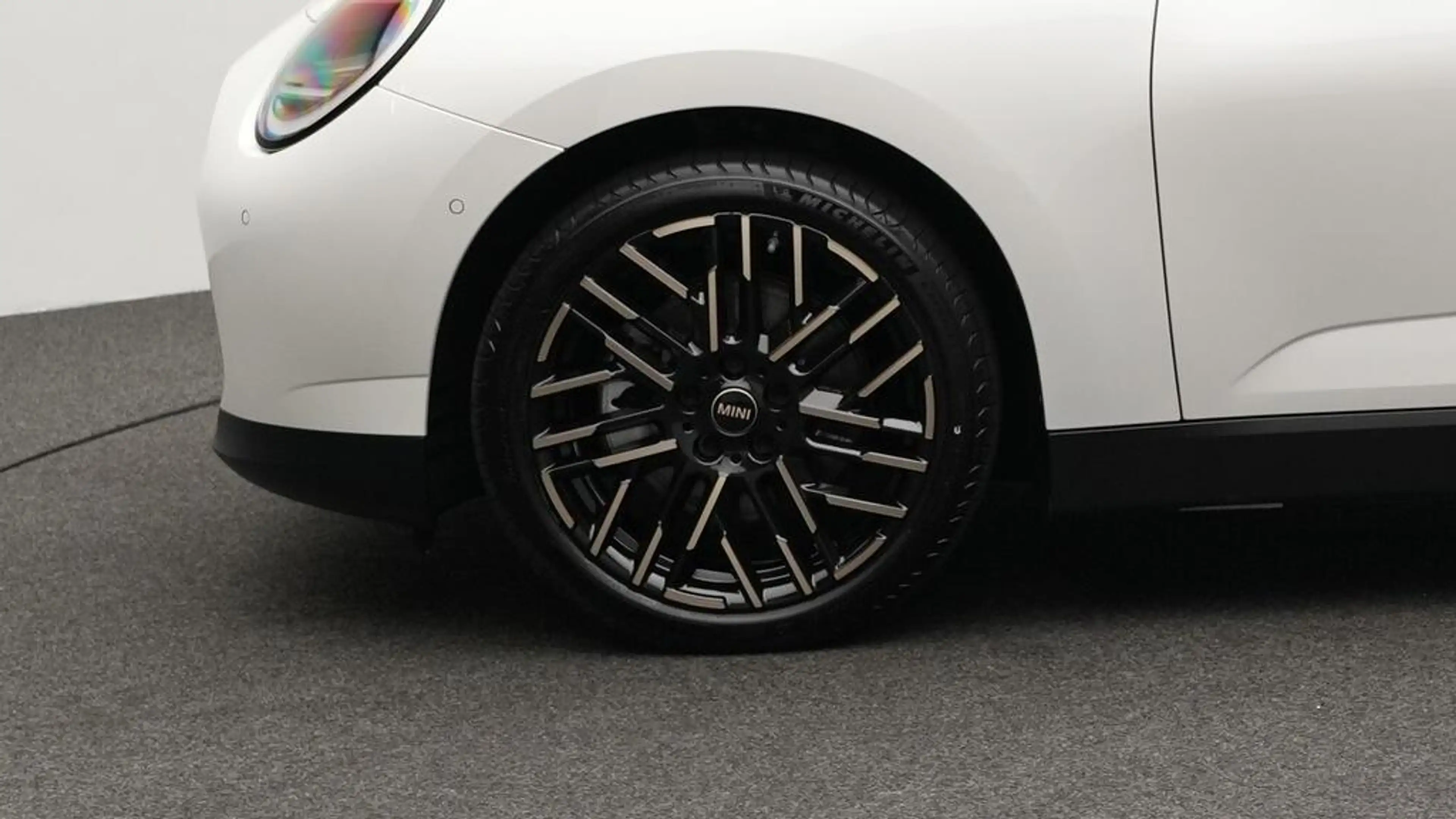 MINI Cooper E Favoured Trim — photo 10