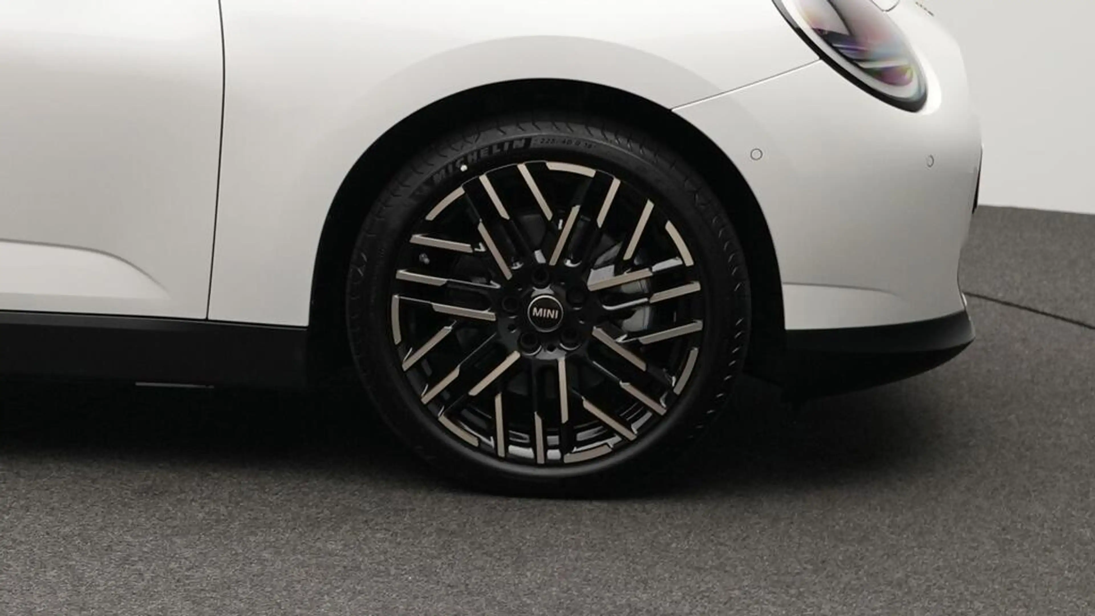 MINI Cooper E Favoured Trim — photo 12