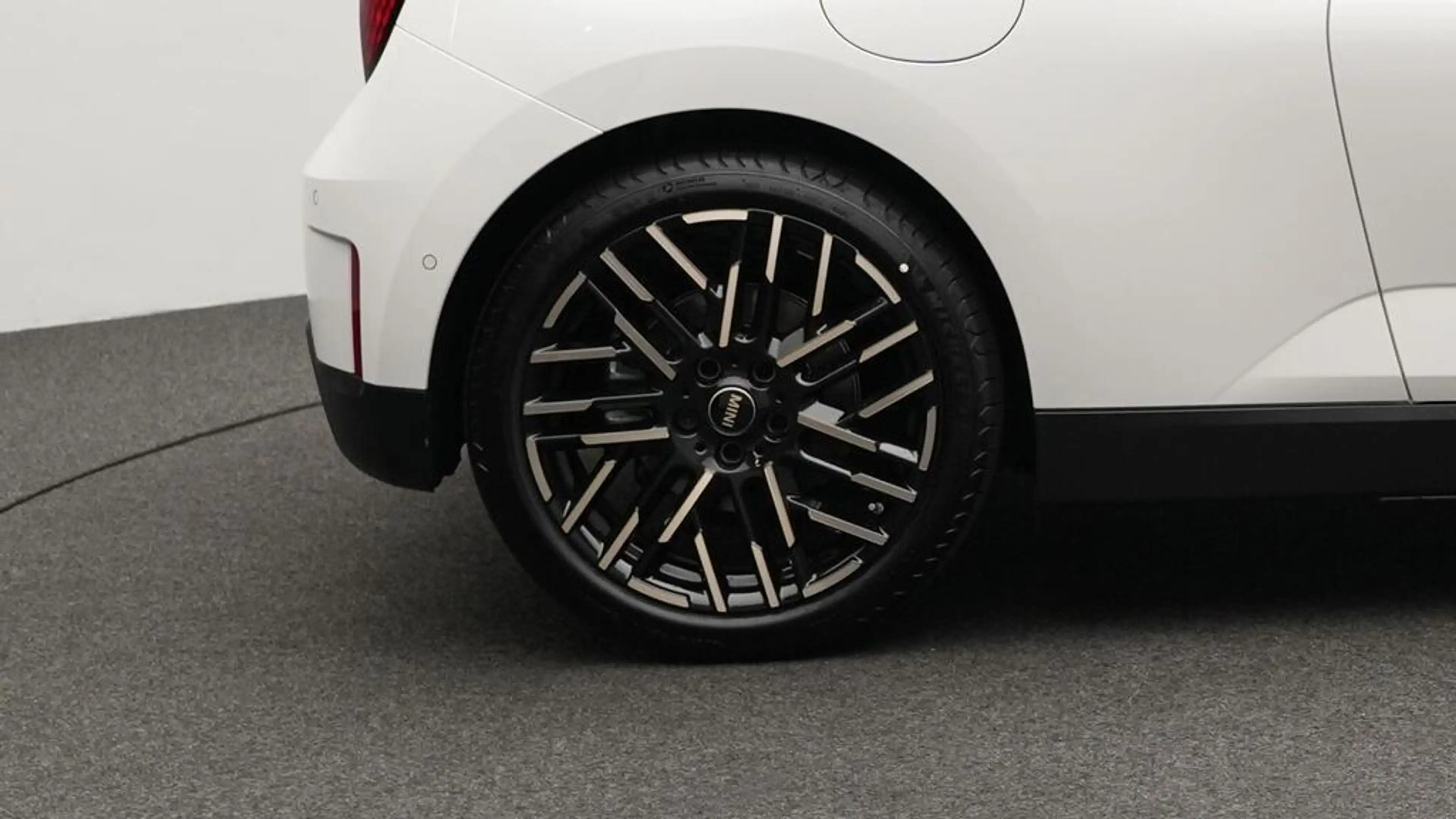 MINI Cooper E Favoured Trim — photo 9