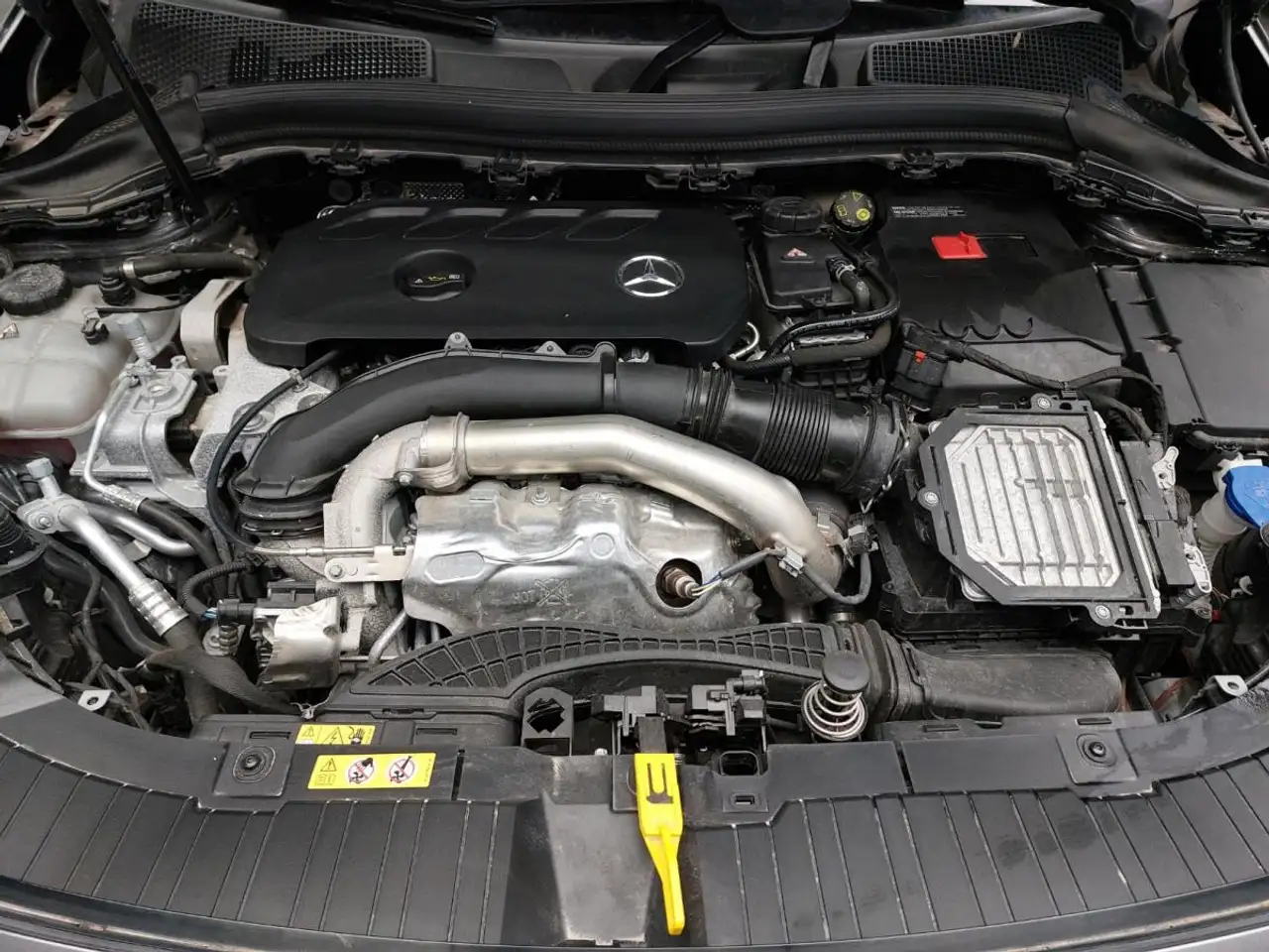 Mercedes-Benz GLA снимка Mercedes-Benz GLA