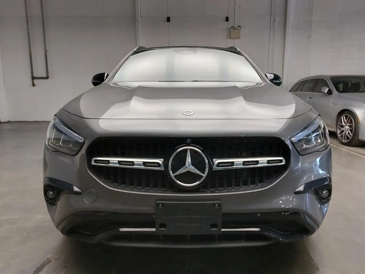 Mercedes-Benz GLA снимка Mercedes-Benz GLA