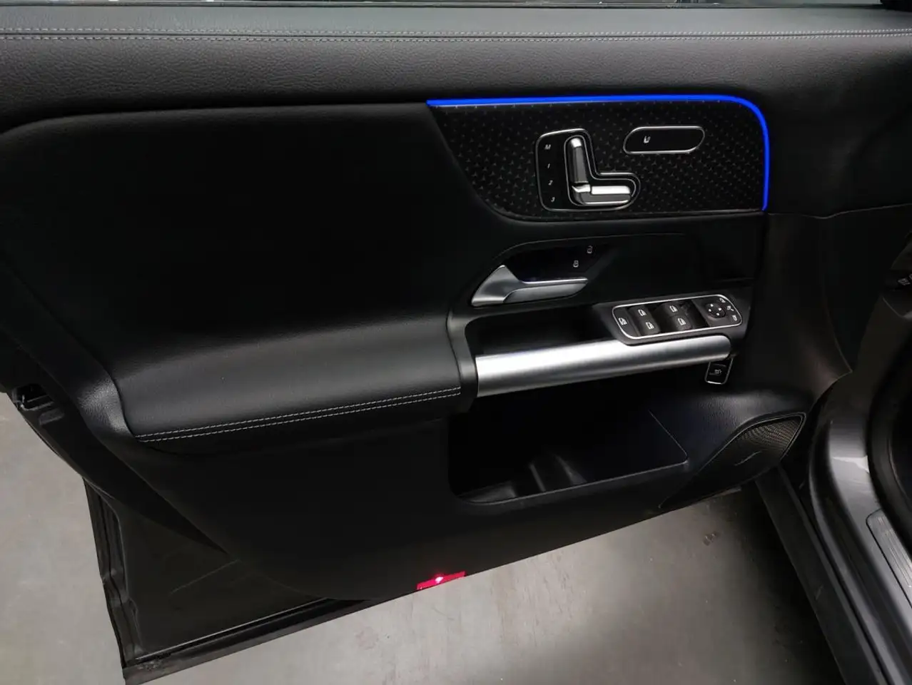 Mercedes-Benz GLA снимка Mercedes-Benz GLA