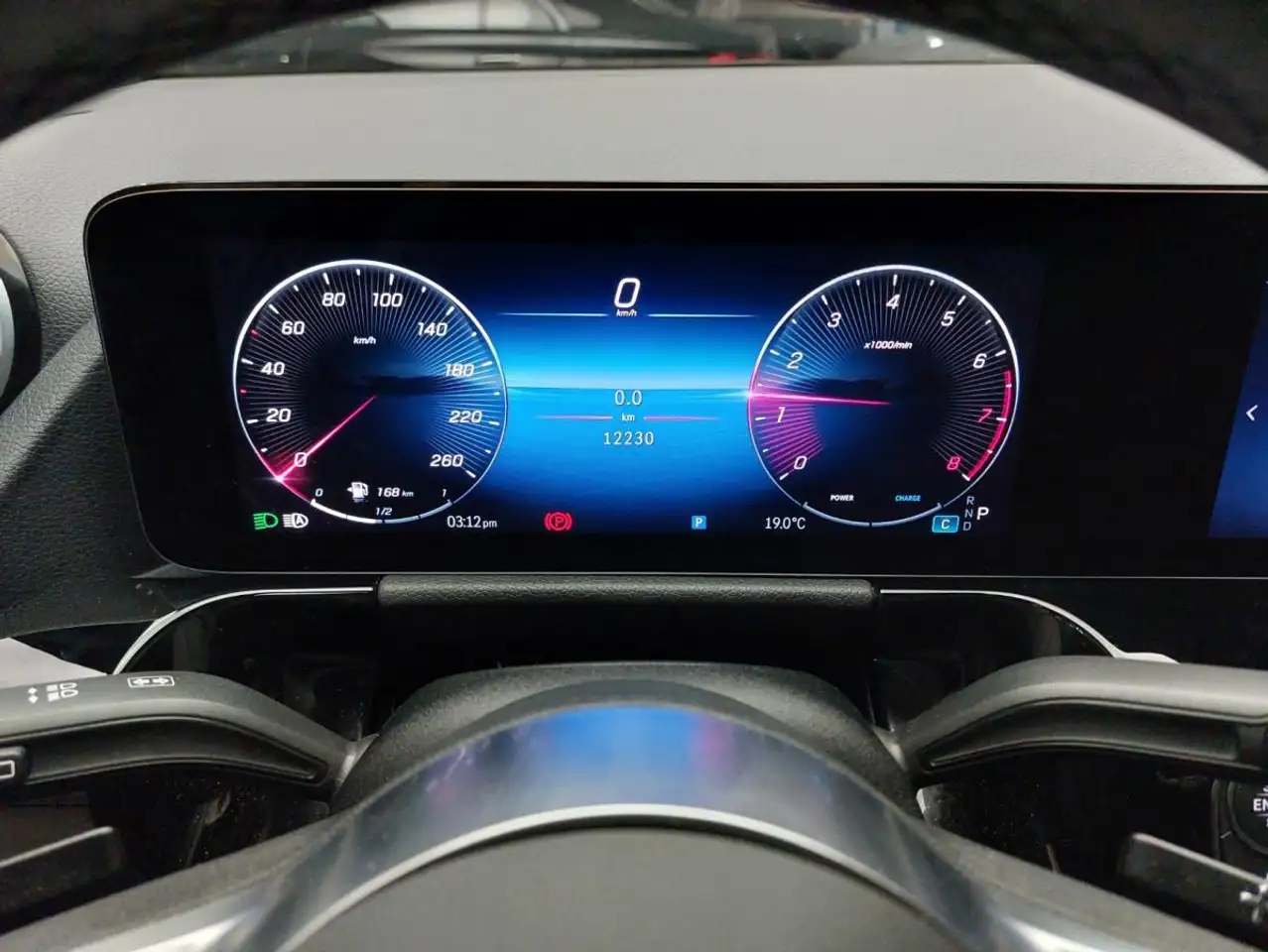 Mercedes-Benz GLA снимка Mercedes-Benz GLA