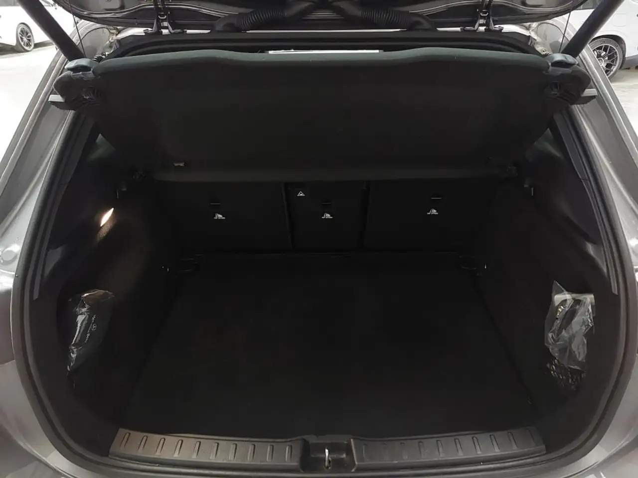 Mercedes-Benz GLA снимка Mercedes-Benz GLA