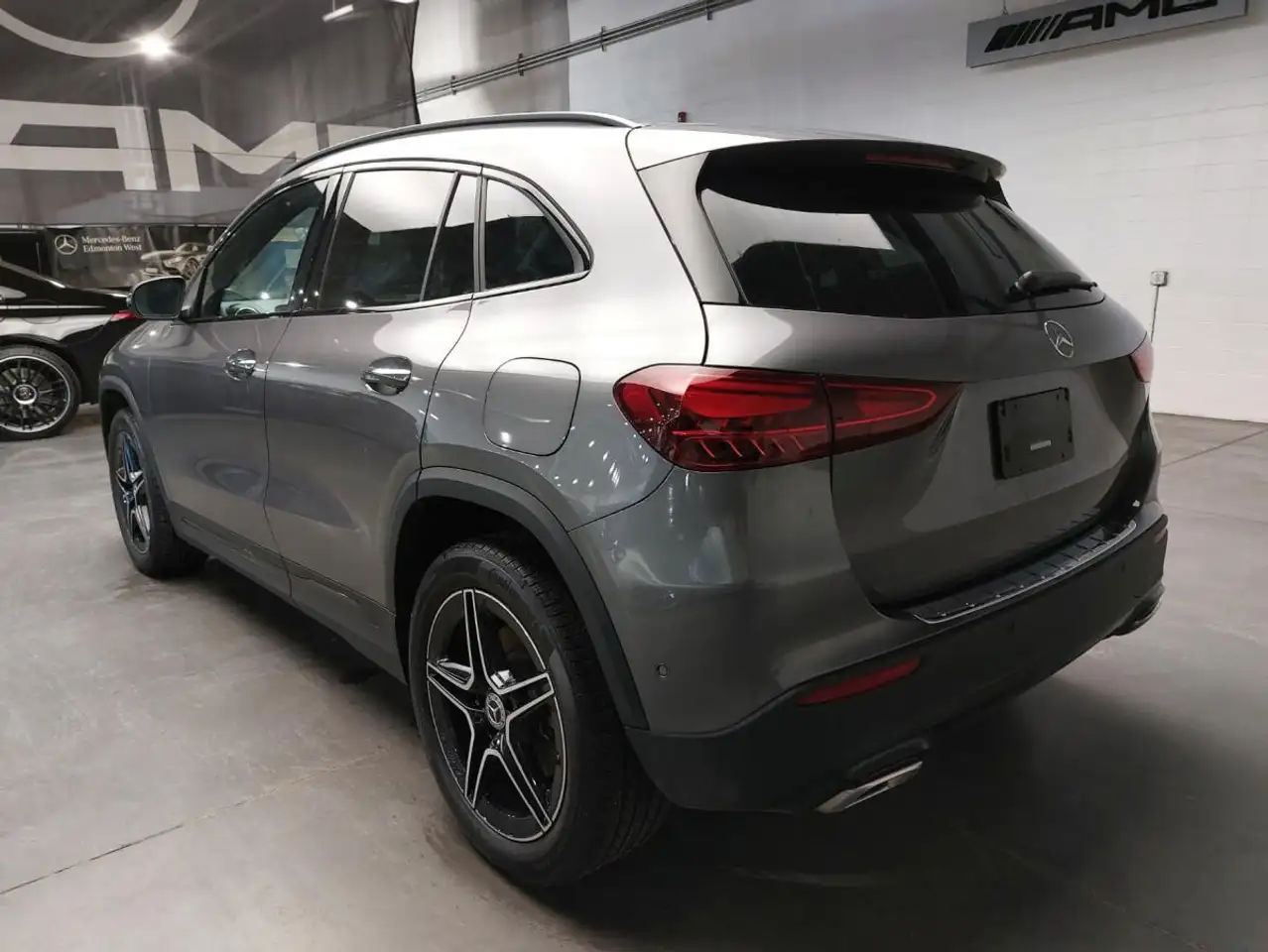 Mercedes-Benz GLA снимка Mercedes-Benz GLA