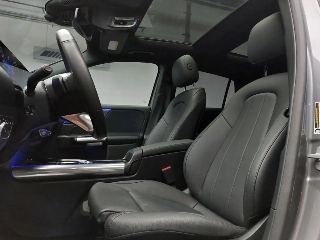 Mercedes-Benz GLA снимка Mercedes-Benz GLA