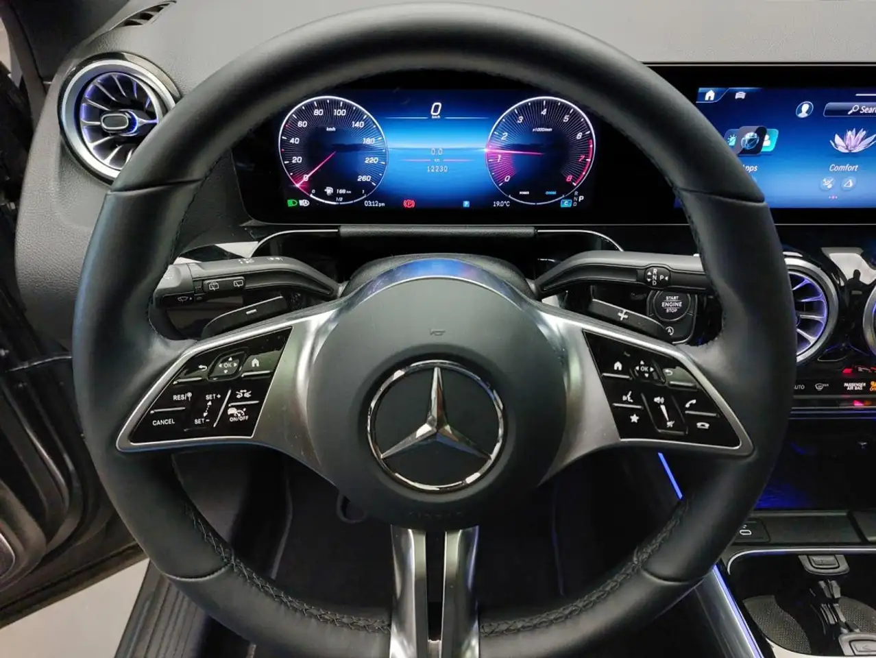 Mercedes-Benz GLA снимка Mercedes-Benz GLA