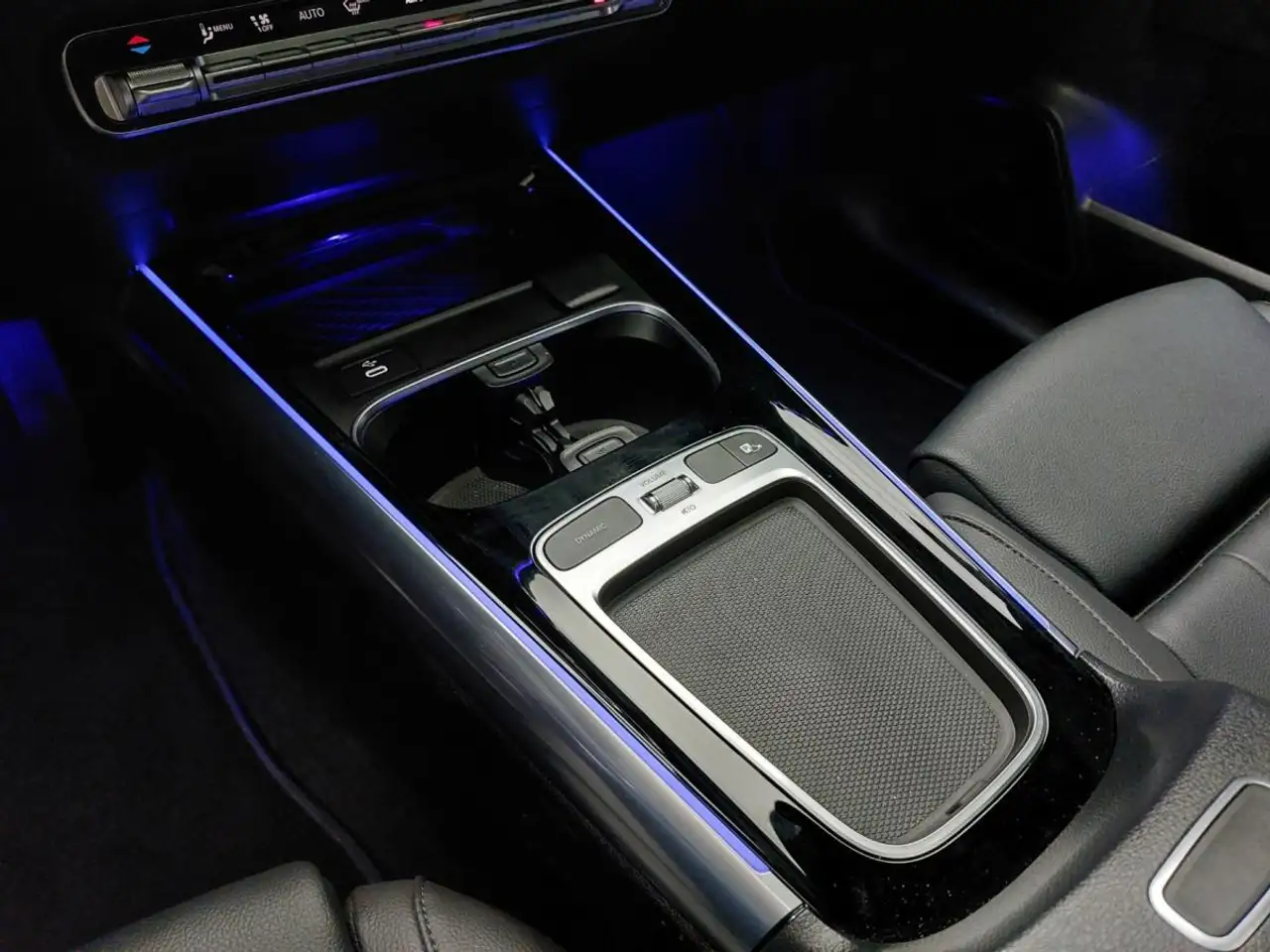 Mercedes-Benz GLA снимка Mercedes-Benz GLA