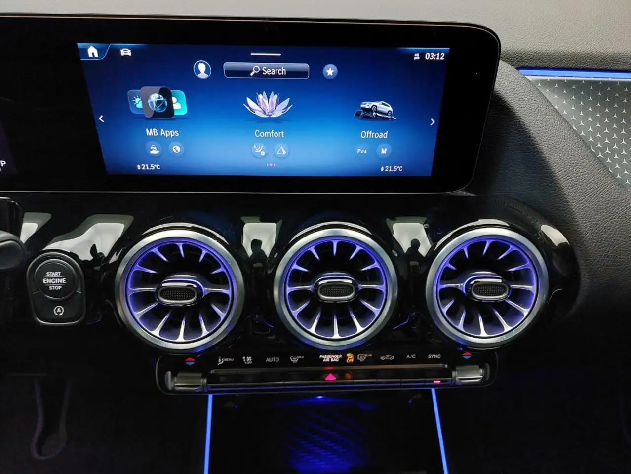 Mercedes-Benz GLA снимка Mercedes-Benz GLA