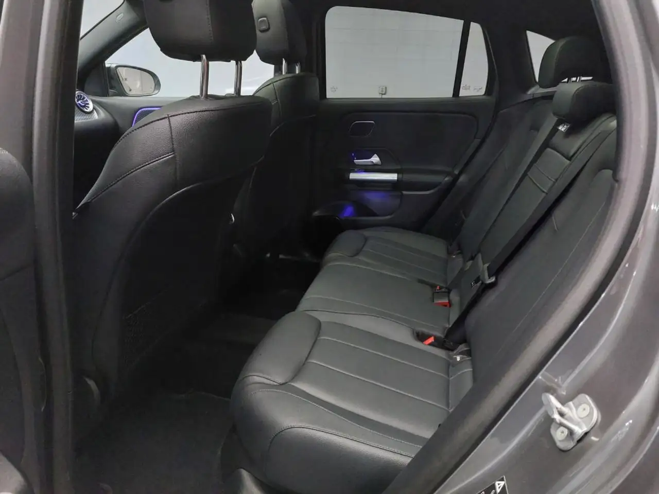 Mercedes-Benz GLA снимка Mercedes-Benz GLA