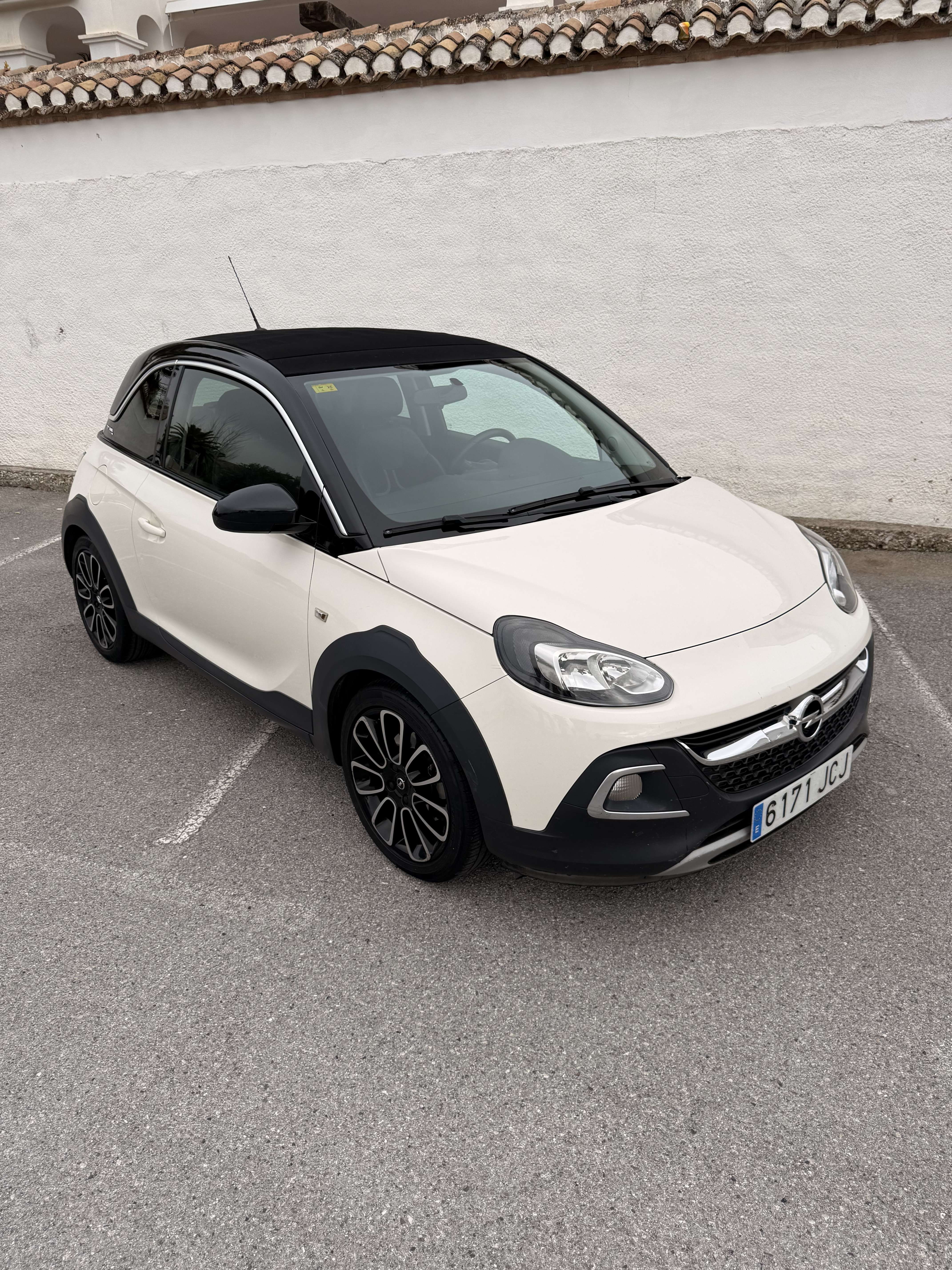Opel Adam 1.0 XFT S&S Rocks - foto 1