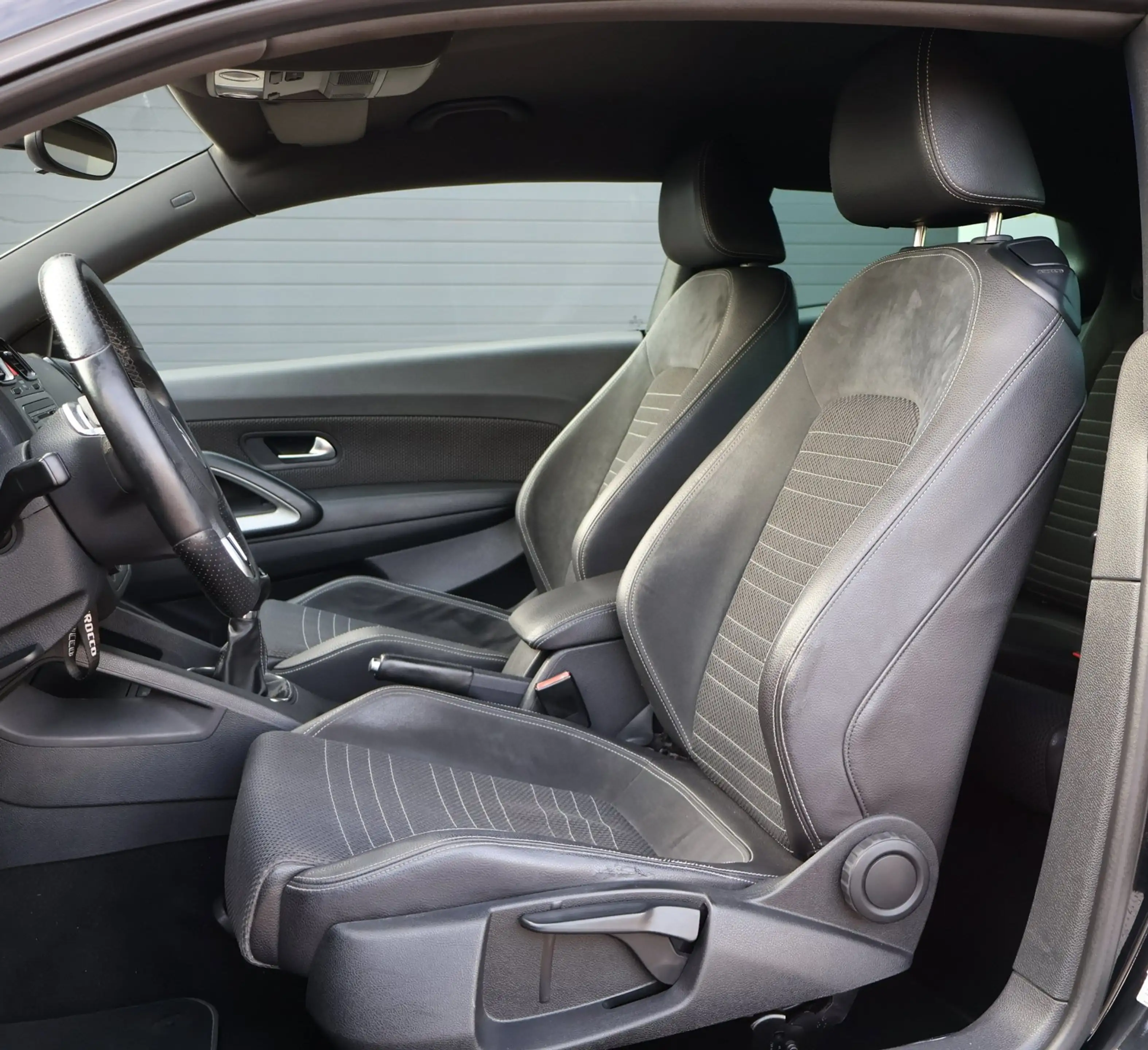 Volkswagen Scirocco 1.4 TSI Leder-Alcantara/sportief/PDC/Clima — photo 9