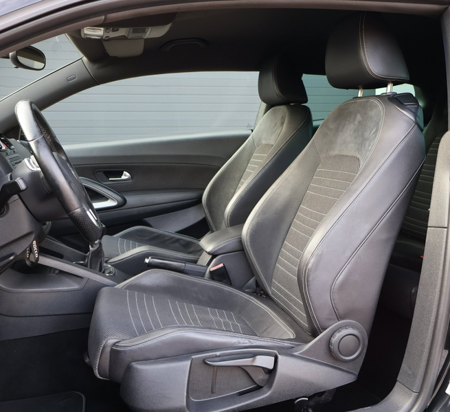 Volkswagen Scirocco 1.4 TSI Leder-Alcantara/sportief/PDC/Clima — photo 9