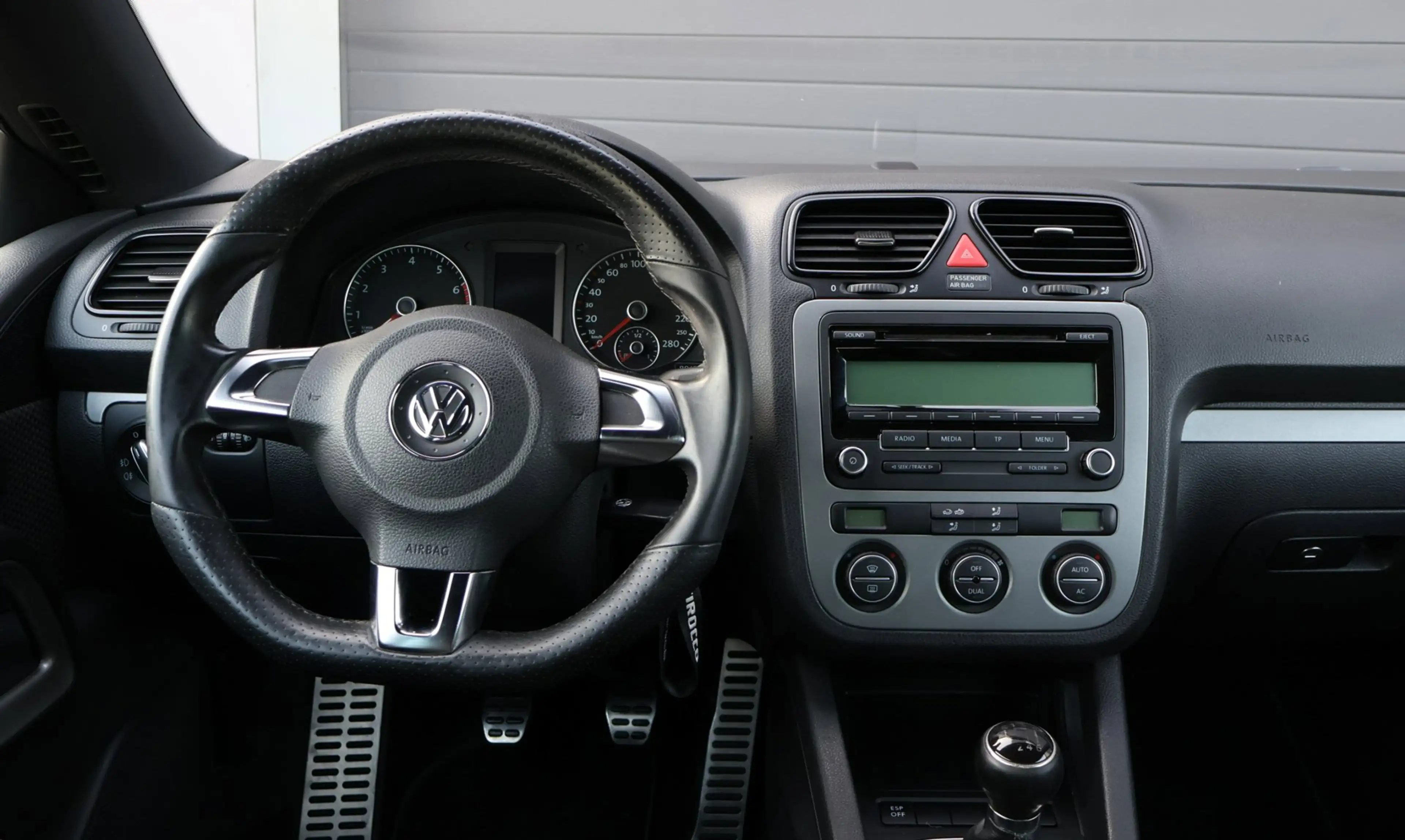 Volkswagen Scirocco 1.4 TSI Leder-Alcantara/sportief/PDC/Clima — photo 8