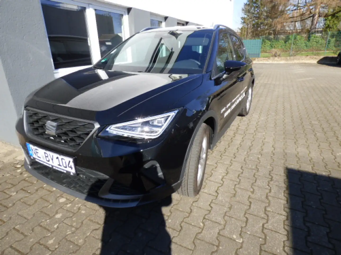 SEAT Arona Arona FR 1,0 TSI DSG NAVI LED AHK Zwart - 1