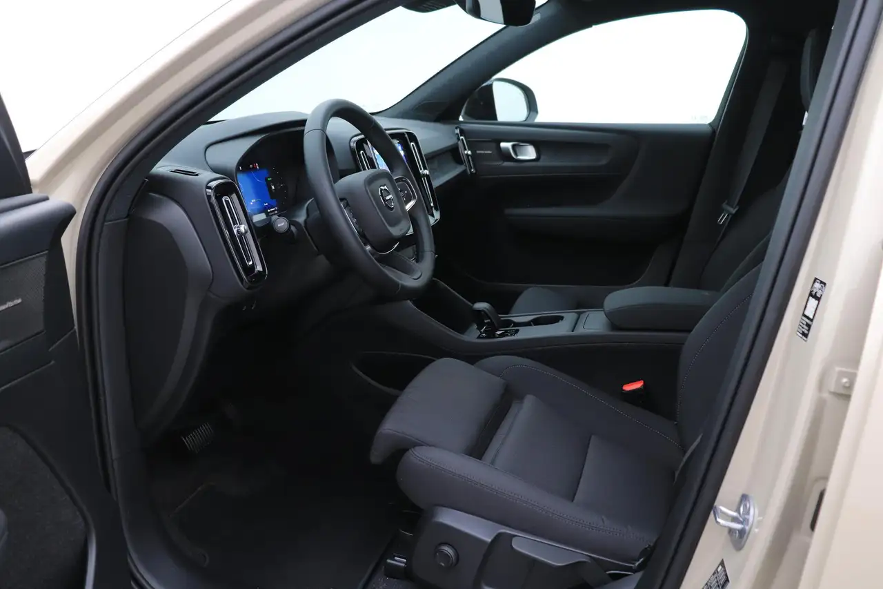 Volvo EX40 2026